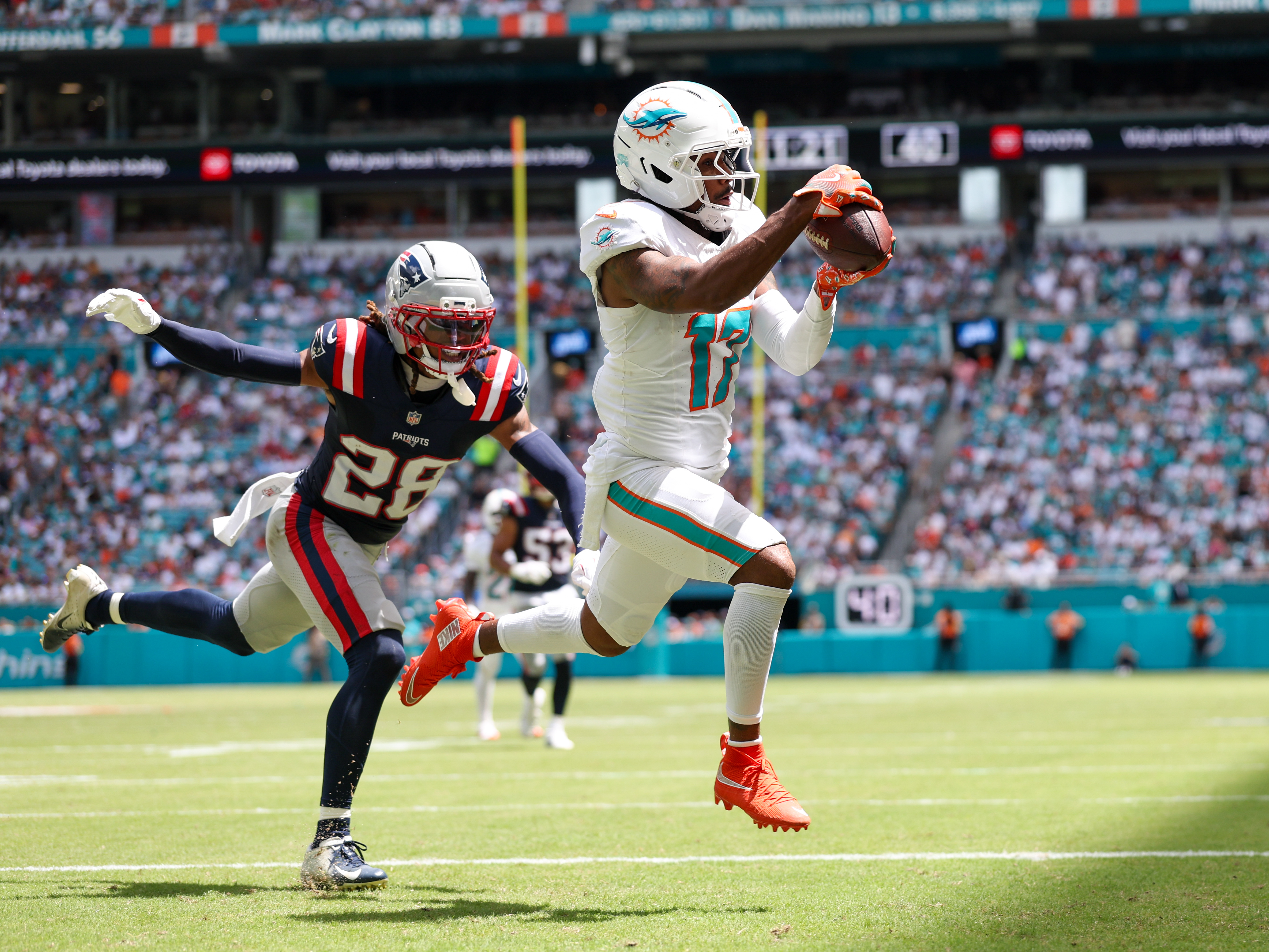 Anytime Touchdown Scorer Predictions for Thursday Night Football: Dolphins vs. Bills Week 3
