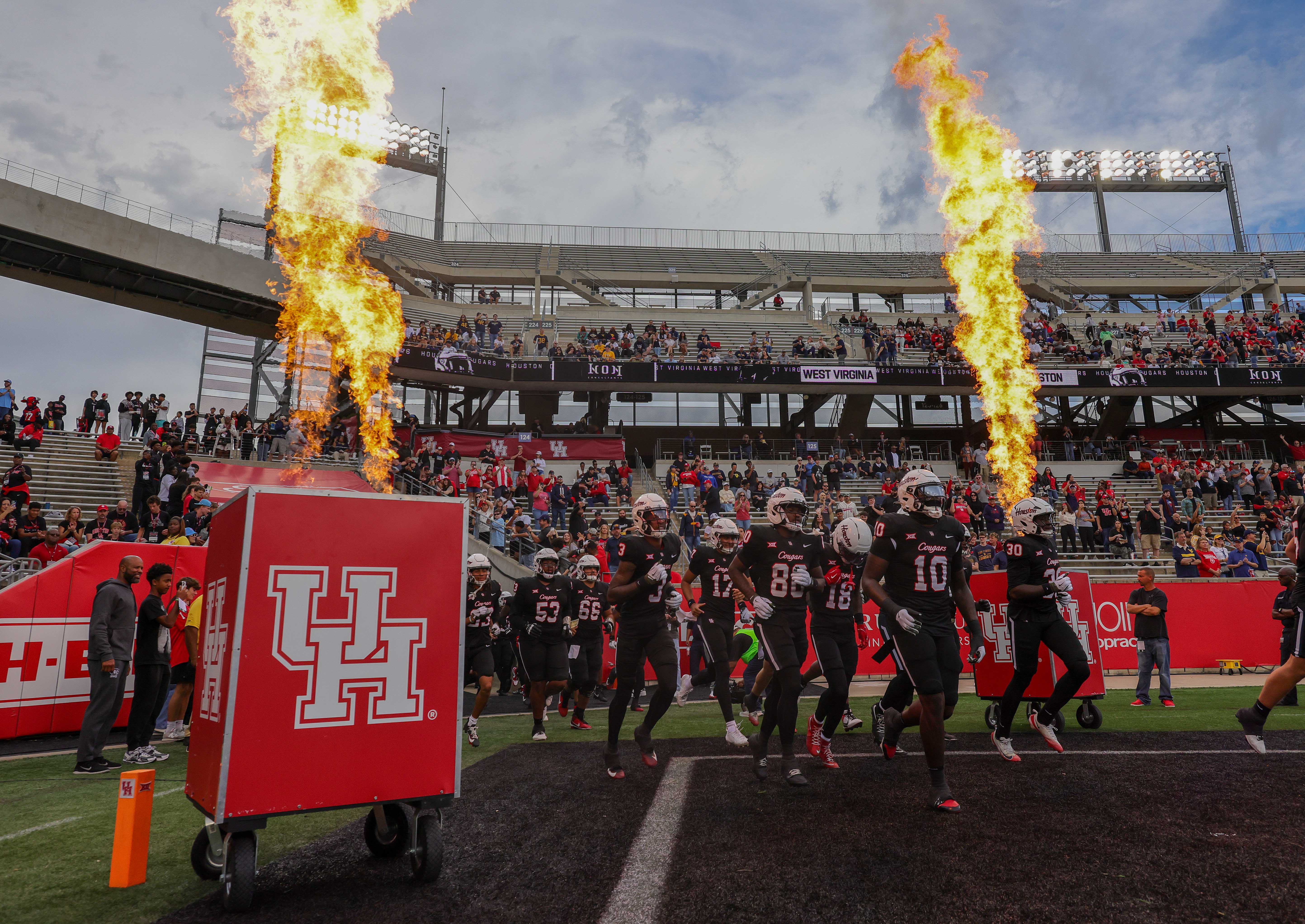 Houston vs. UCF Prediction: Tonight's College Football Week 11 Betting Preview & Odds