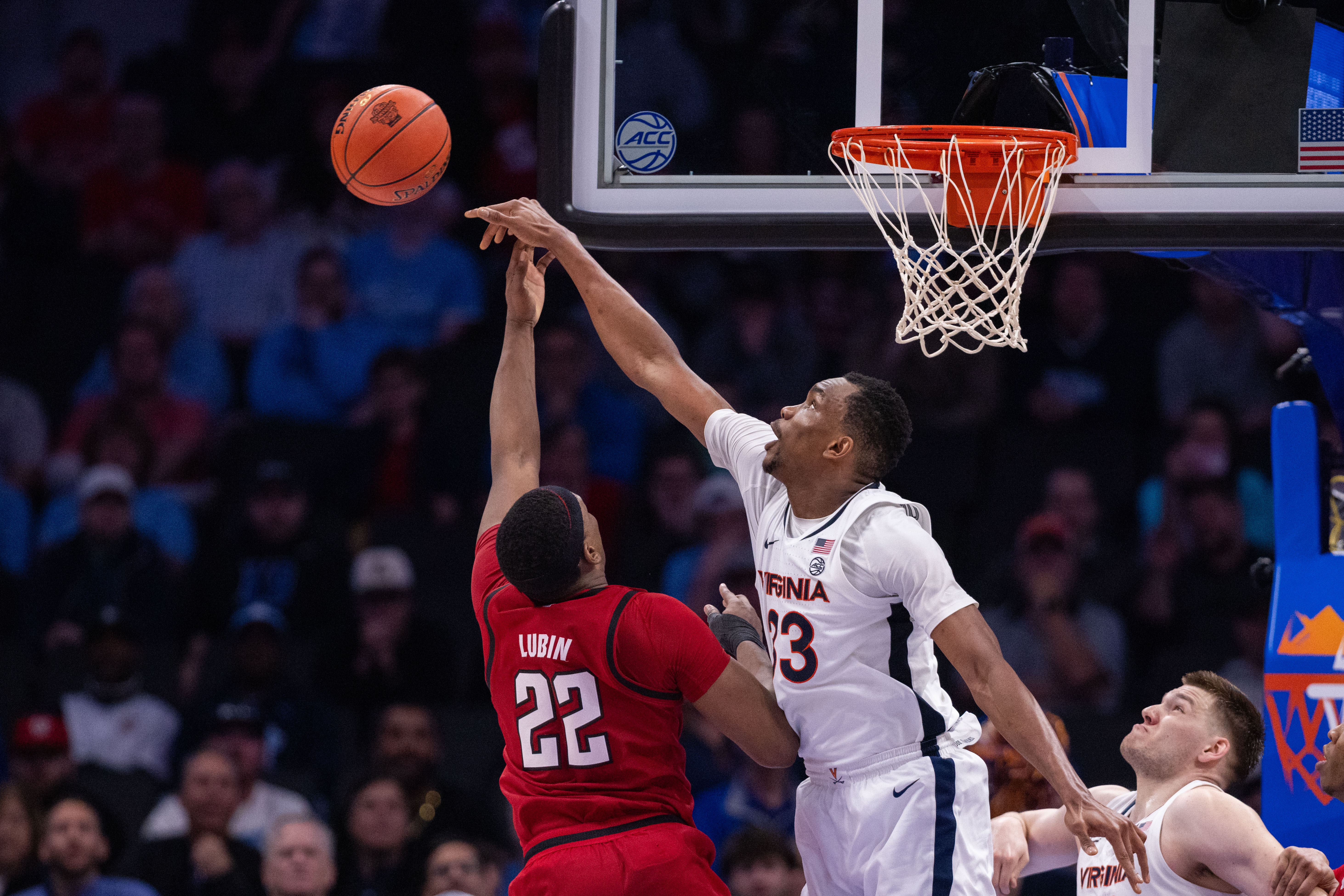 Virginia Cavaliers center Ugonna Onyenso blocks a shot as we make our best Miami vs. Virginia prediction.