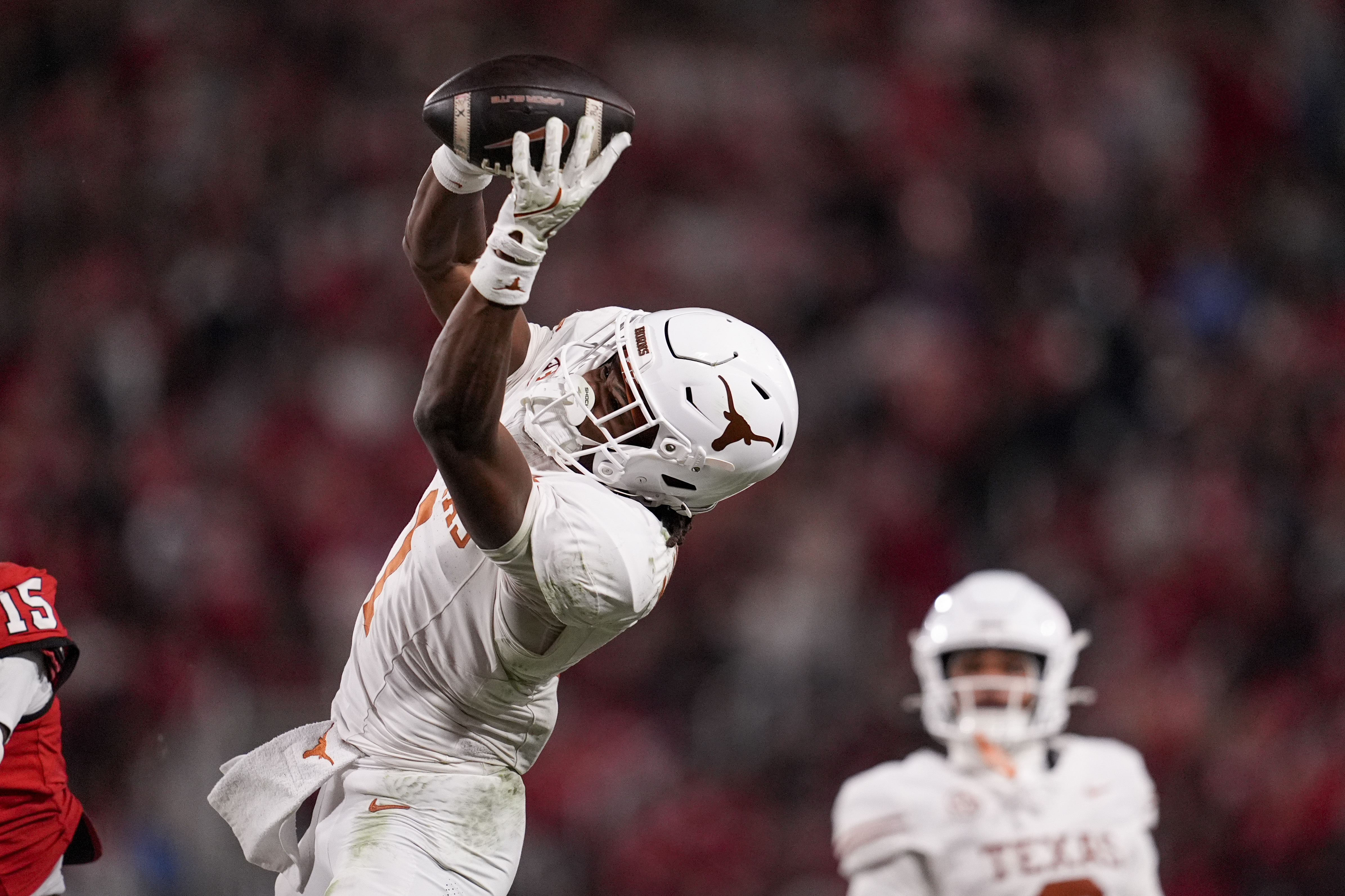 Texas wide receiver Ryan Wingo (1) attempts to make a catch as we break down our Texas vs. Tennessee same game parlay.