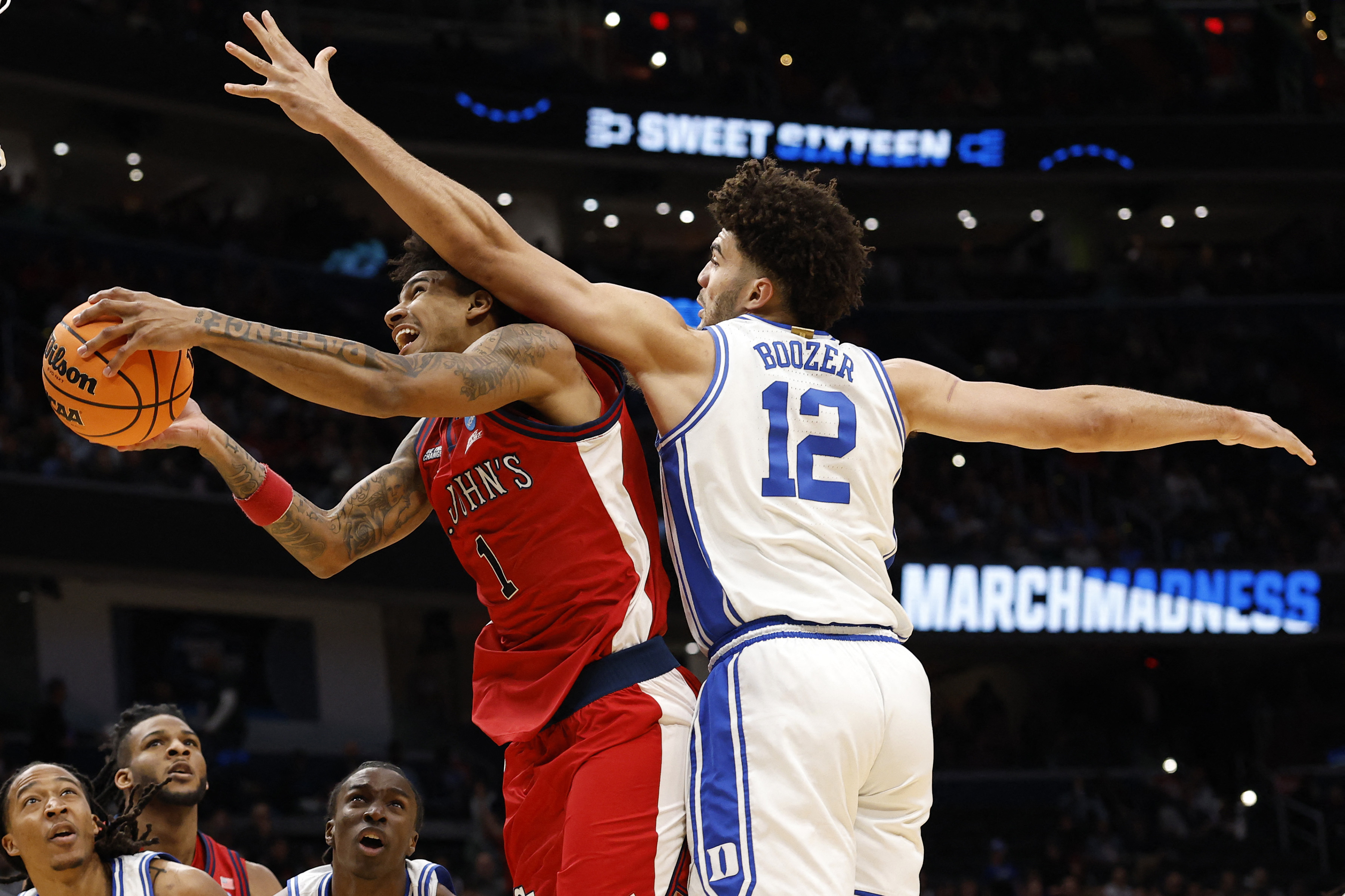 Duke's Cameron Boozer closed as the Wooden Award odds favorite.