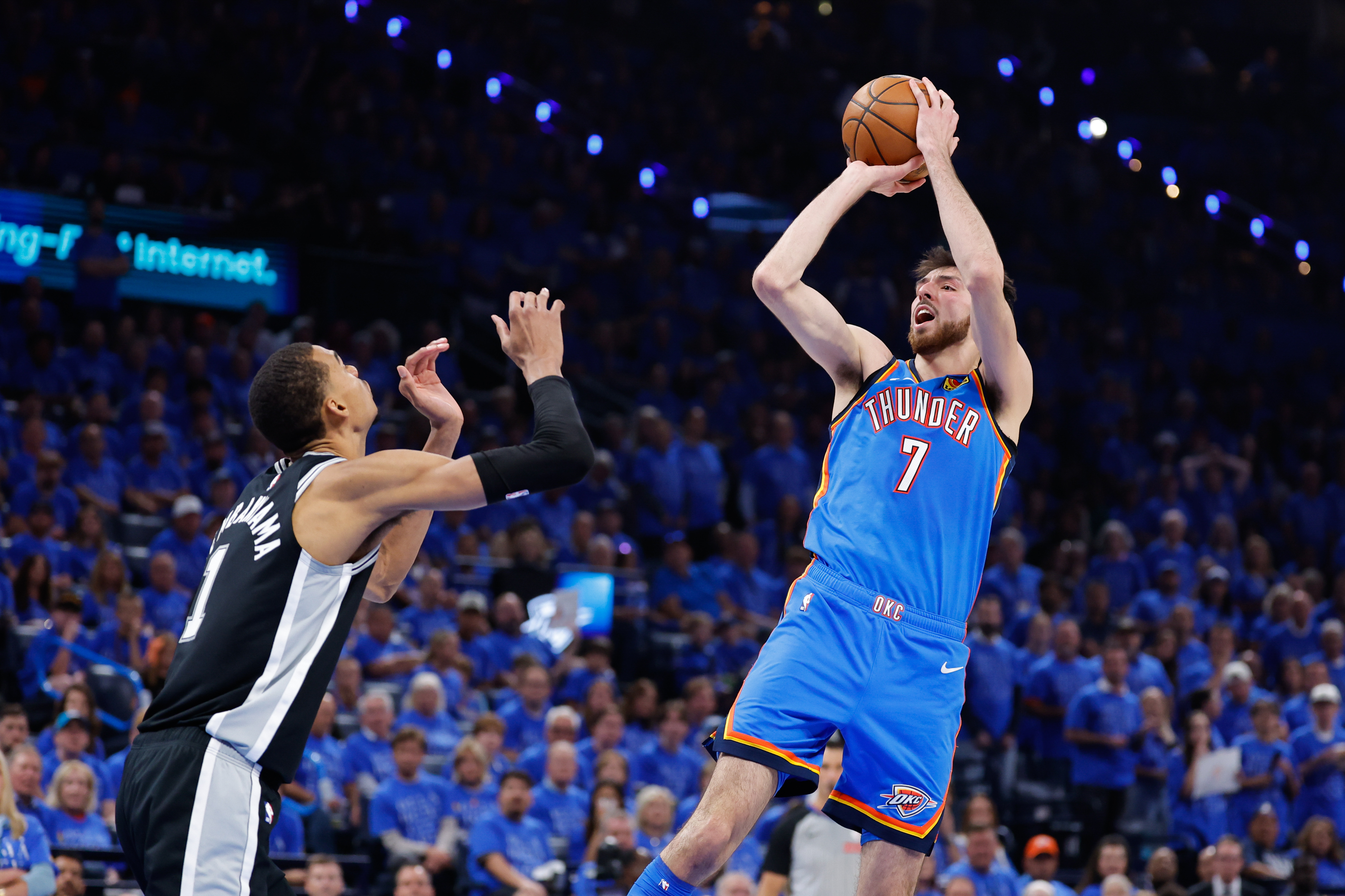 Oklahoma City Thunder center Chet Holmgren (7), seen here shooting during a game, headlines our Spurs vs. Thunder player props for Game 2 today.