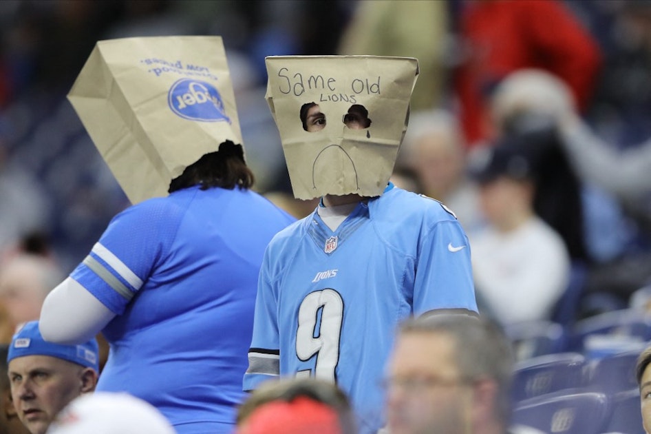 A fan of the Detroit Lions wears a paper bag over his head and a News  Photo - Getty Images