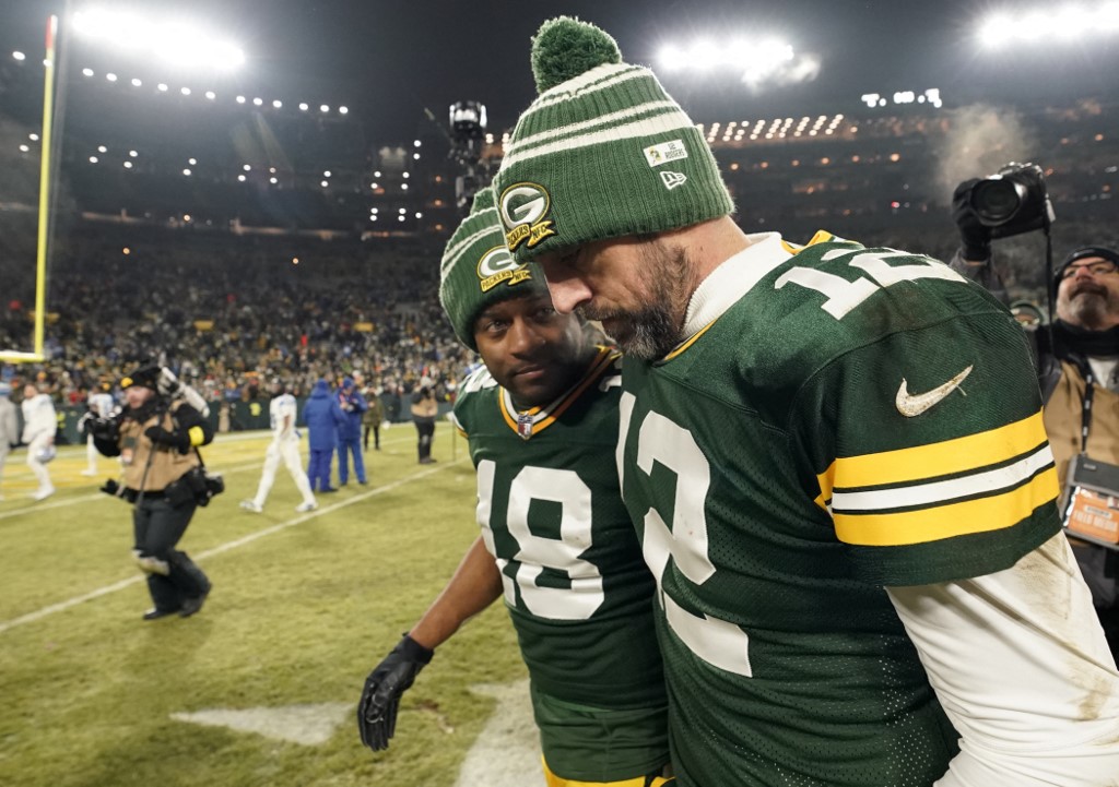 NFL legend open to unretiring his number if Aaron Rodgers joins