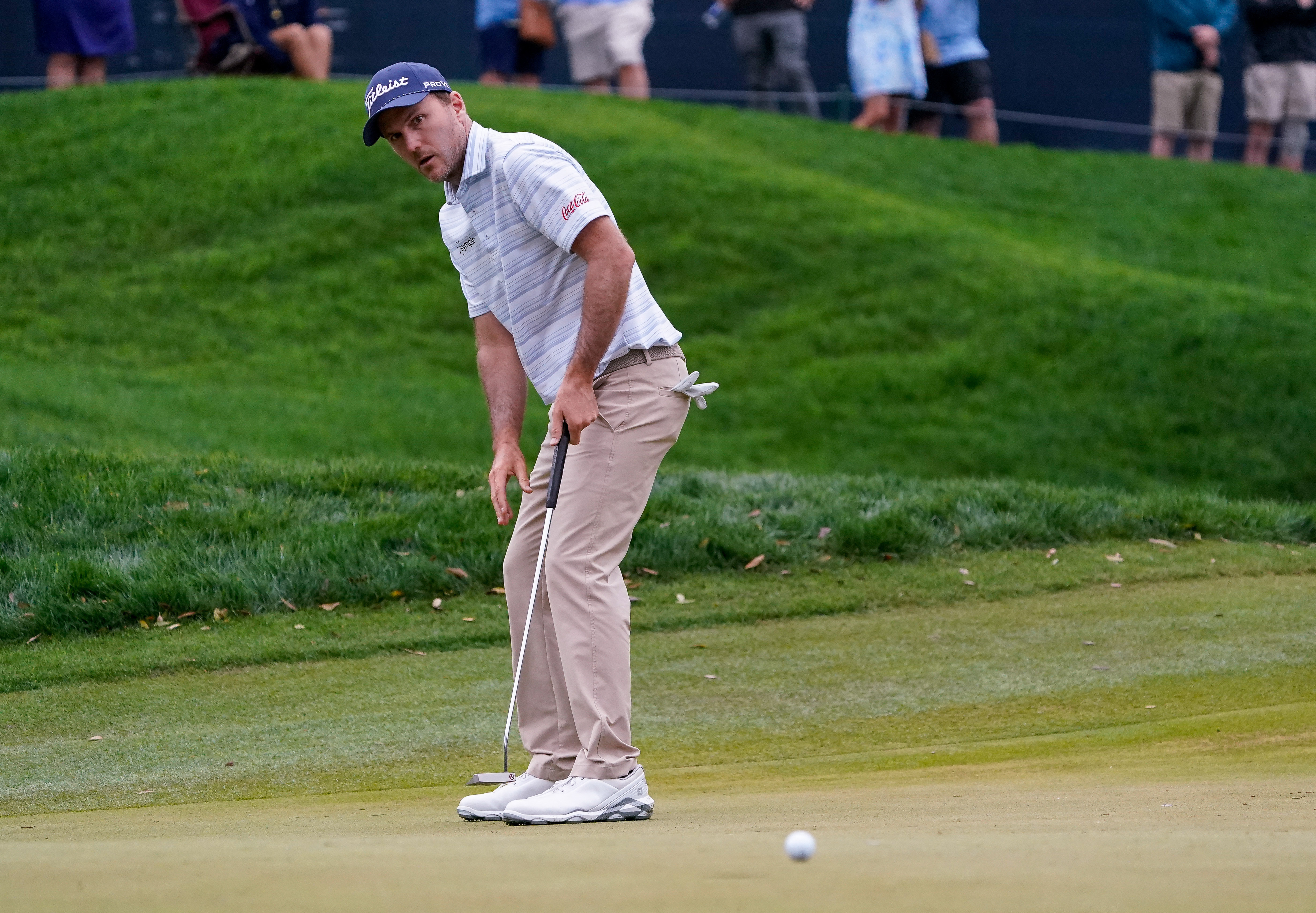 Russell Henley putts on the 9th hole during the first round of THE PLAYERS Championship golf tournament as we look at the live tournament odds and leaderboard