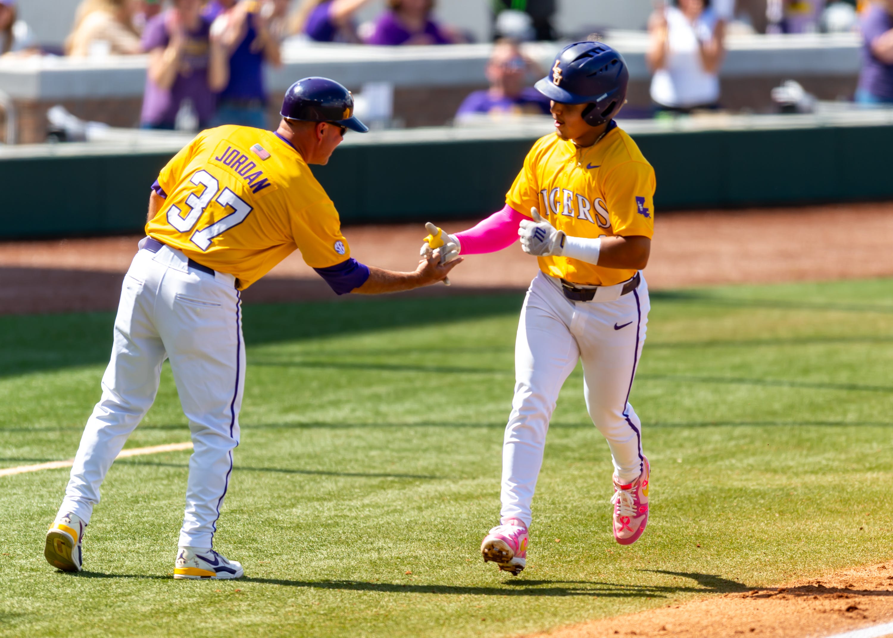 College World Series Odds: 2025 NCAA Baseball Bracket & AI Prediction