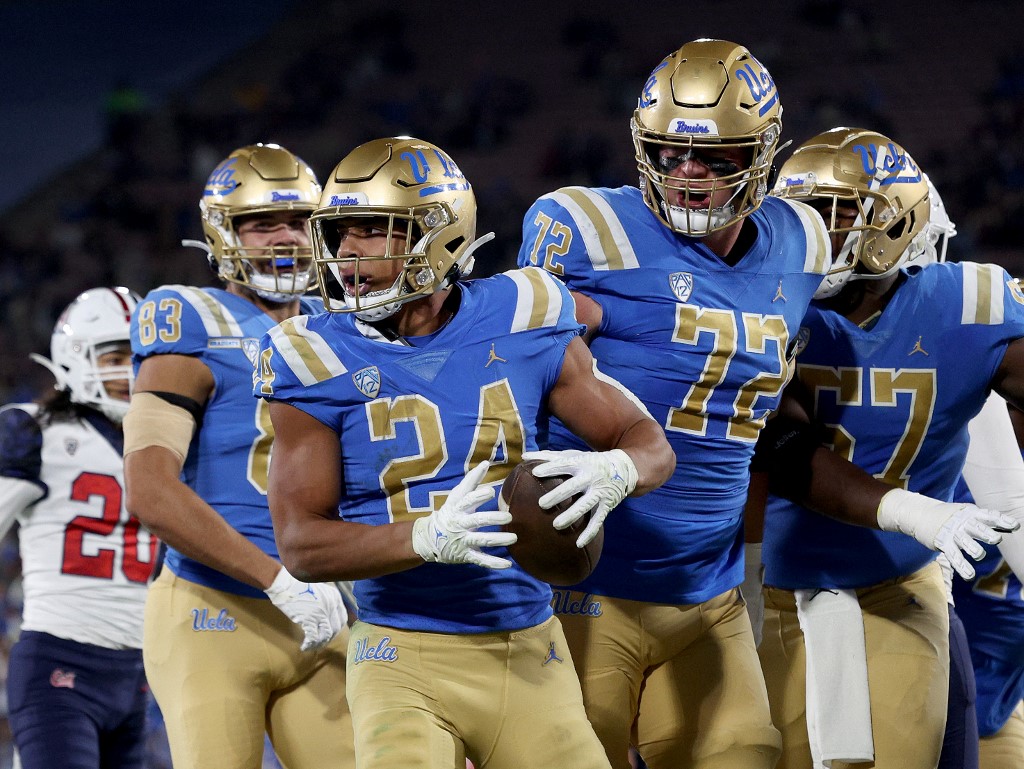 2022 PFF College All-Pac-12 Team: USC QB Caleb Williams, UCLA RB Zach  Charbonnet and more, College Football