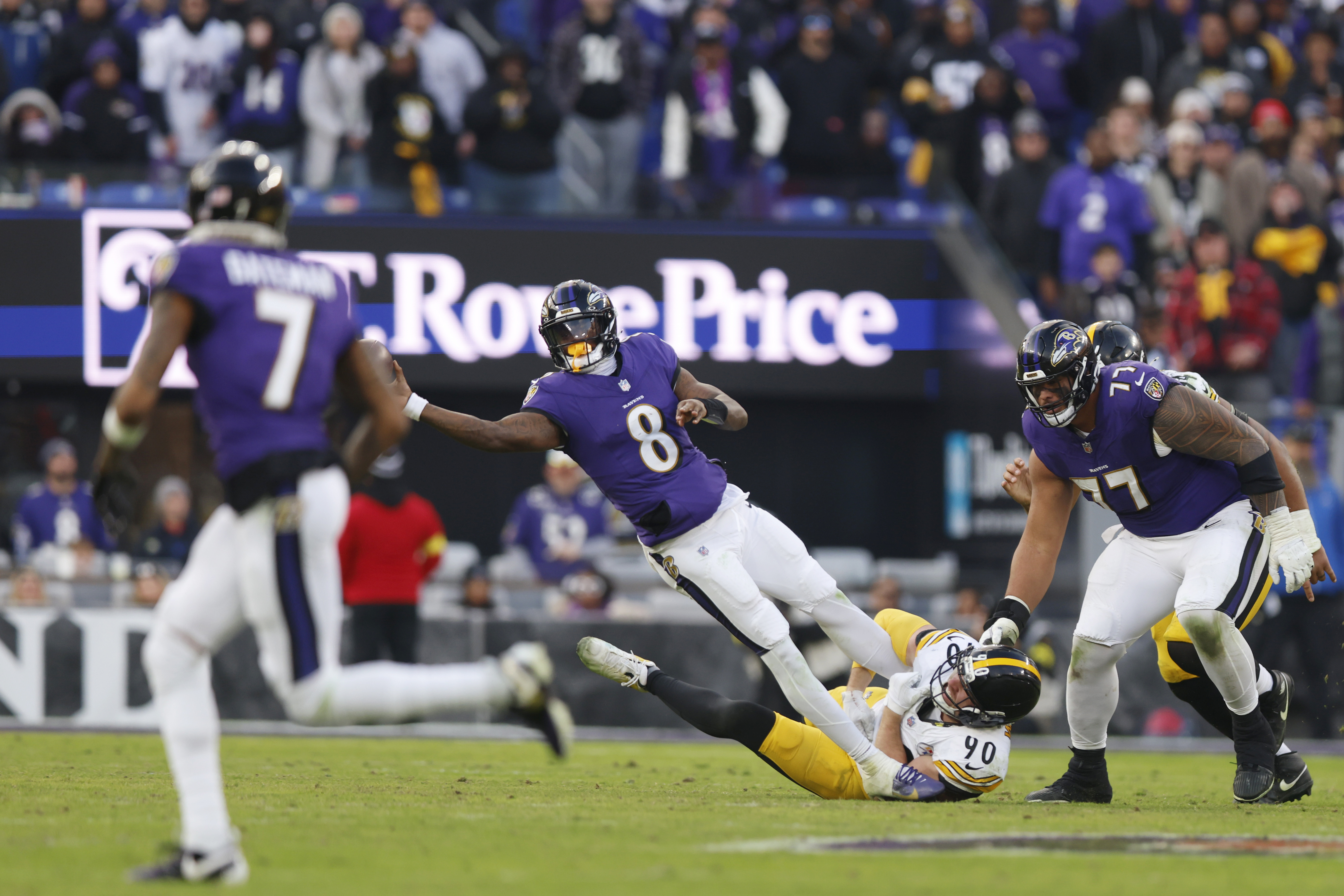 NFL Predictions Today for Week 18 | Best Bets & Odds for Sunday Night Football