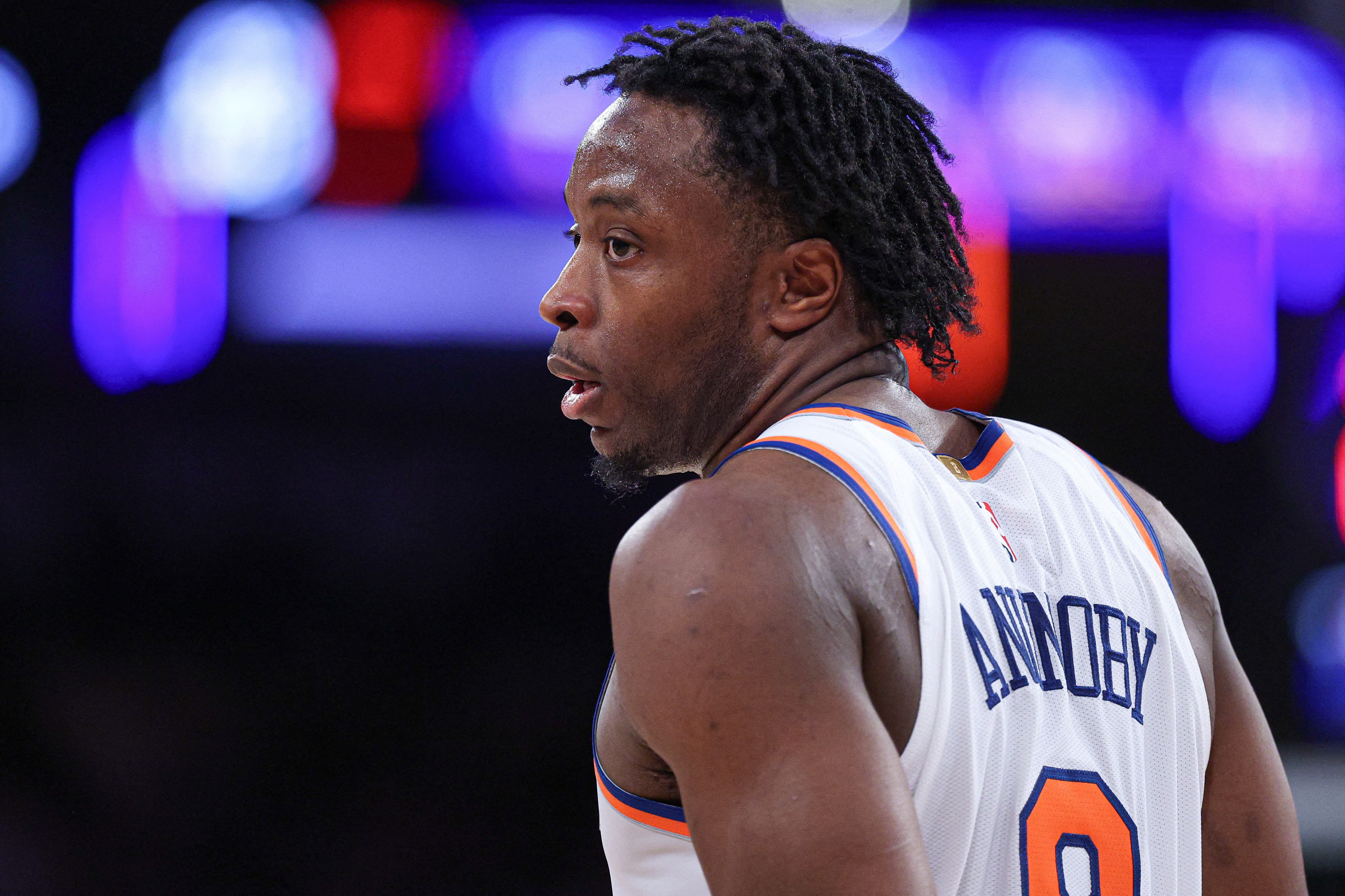 New York Knicks forward OG Anunoby (8) looks back as we break down our 76ers vs. Knicks player props tonight.