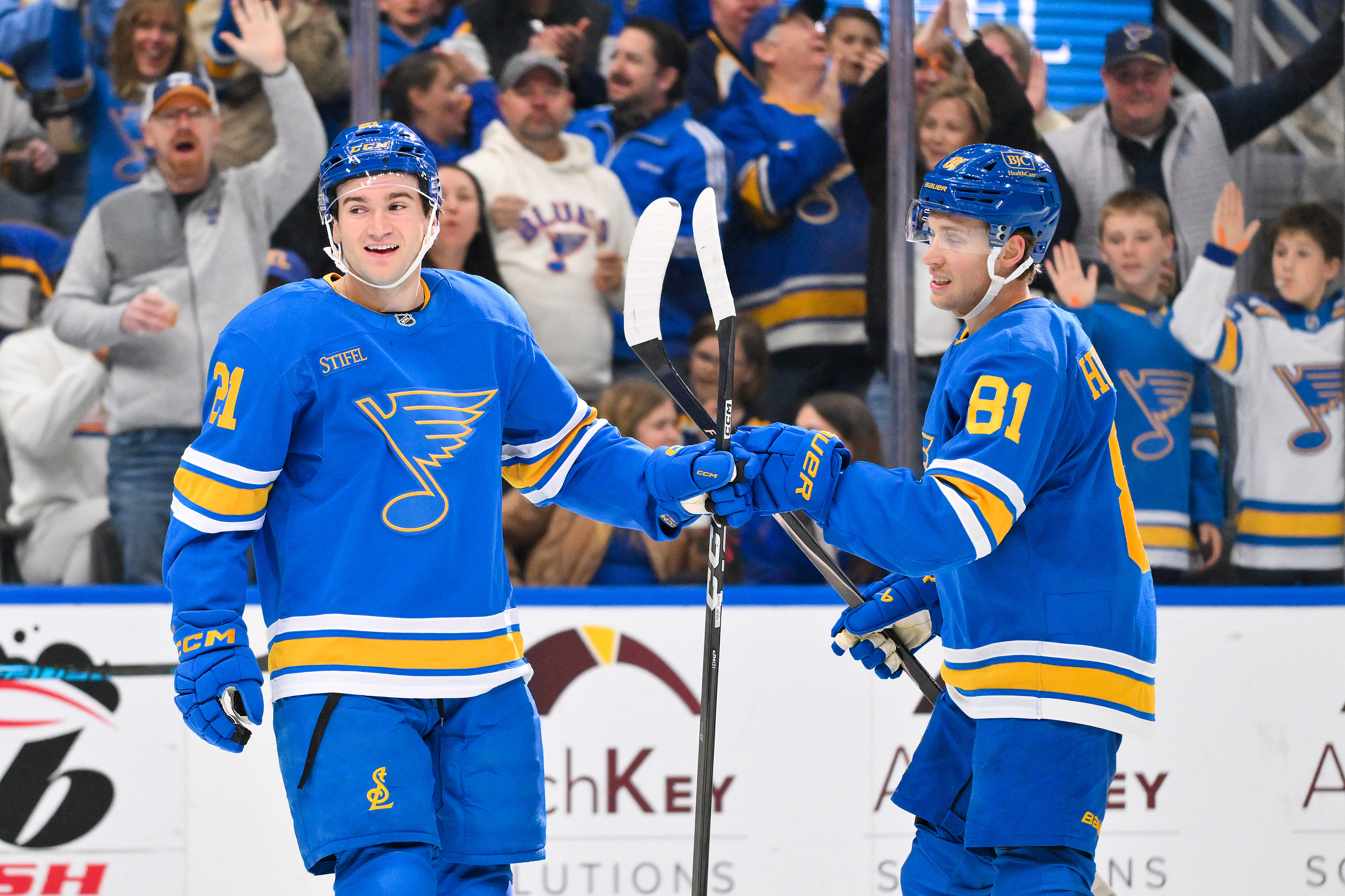St. Louis Blues right wing Jimmy Snuggerud is congratulated by left wing Dylan Holloway as we make our best Penguins vs. Blues prediction