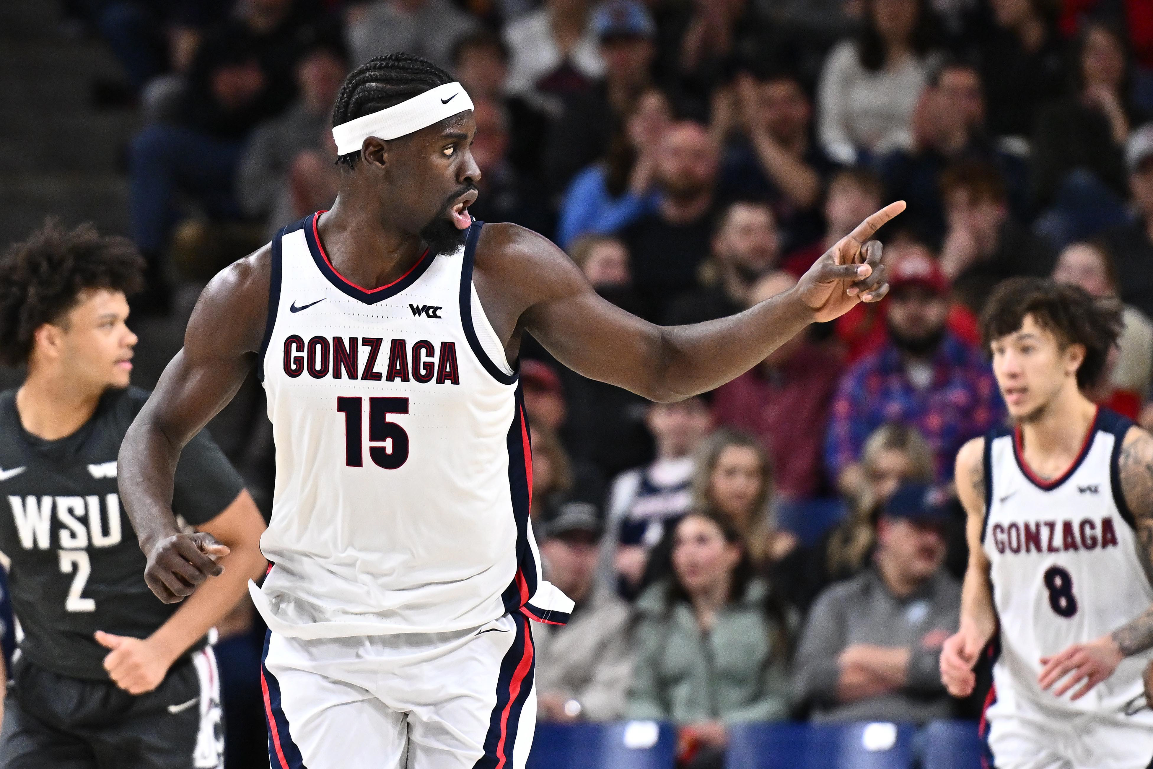 Gonzaga Bulldogs forward Graham Ike (15) controls the ball as we break down our Gonzaga vs. Santa Clara prediction, picks & odds.