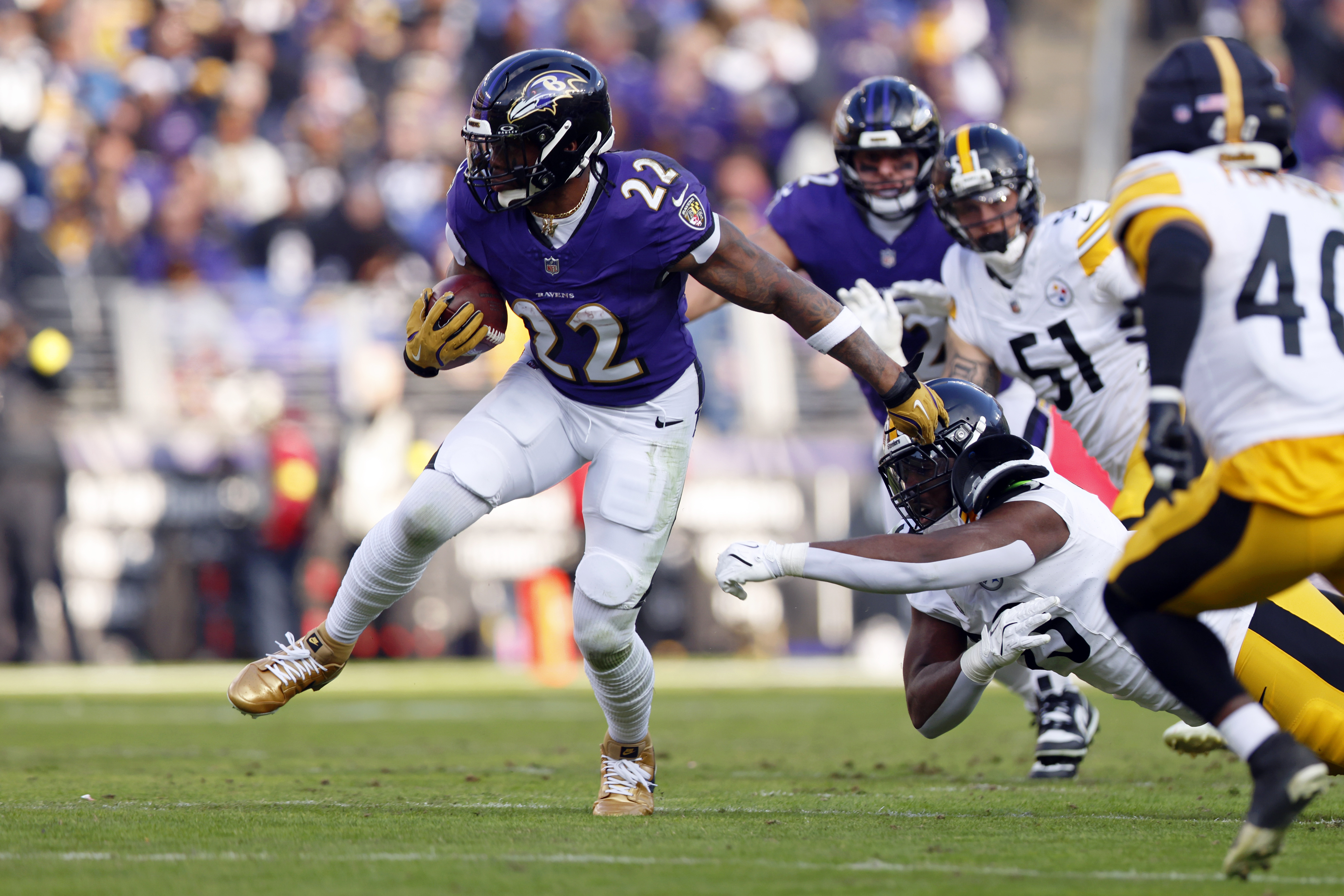 Baltimore Ravens running back Derrick Henry (22), seen here running with the ball, is featured in our Ravens vs. Steelers anytime touchdown scorer predictions.