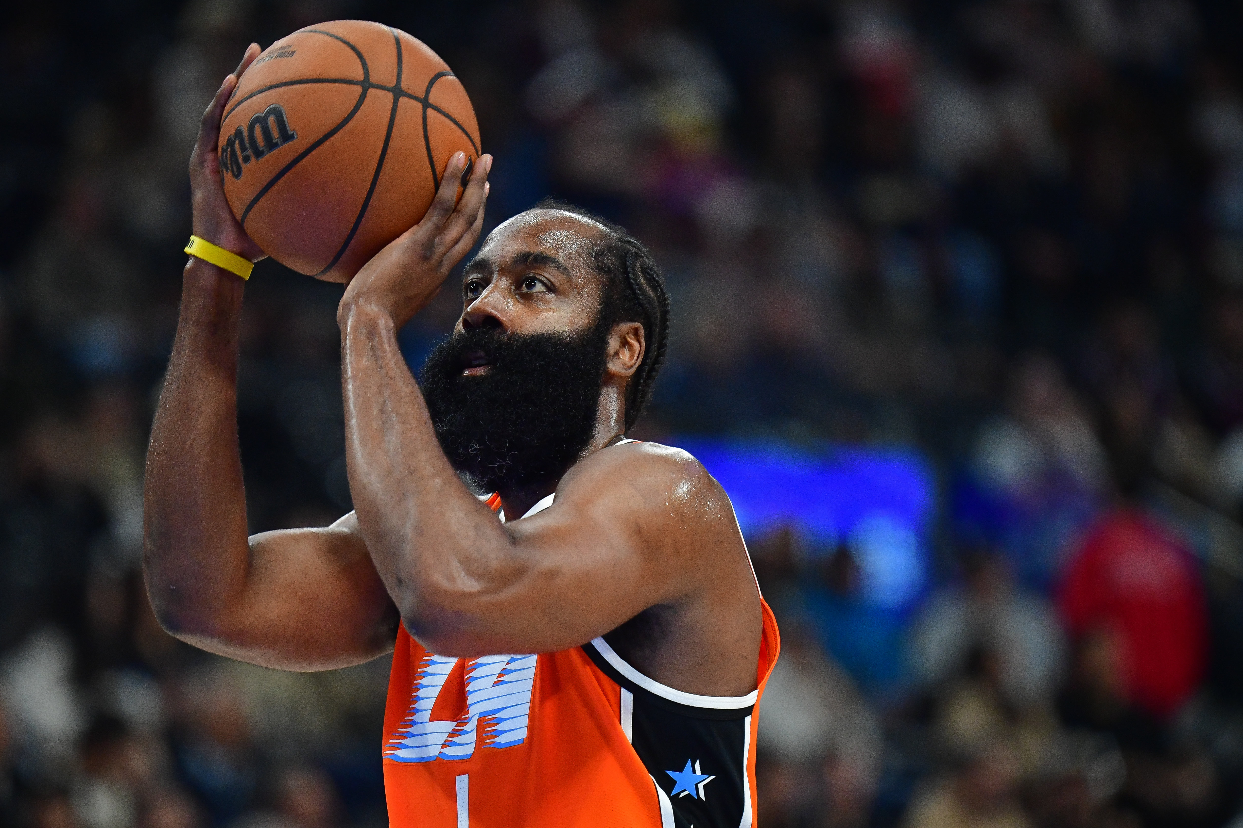 NBA Play-In Tournament Odds & Favorites 2025-26: Trail Blazers, Clippers, Bulls Favored to Qualify