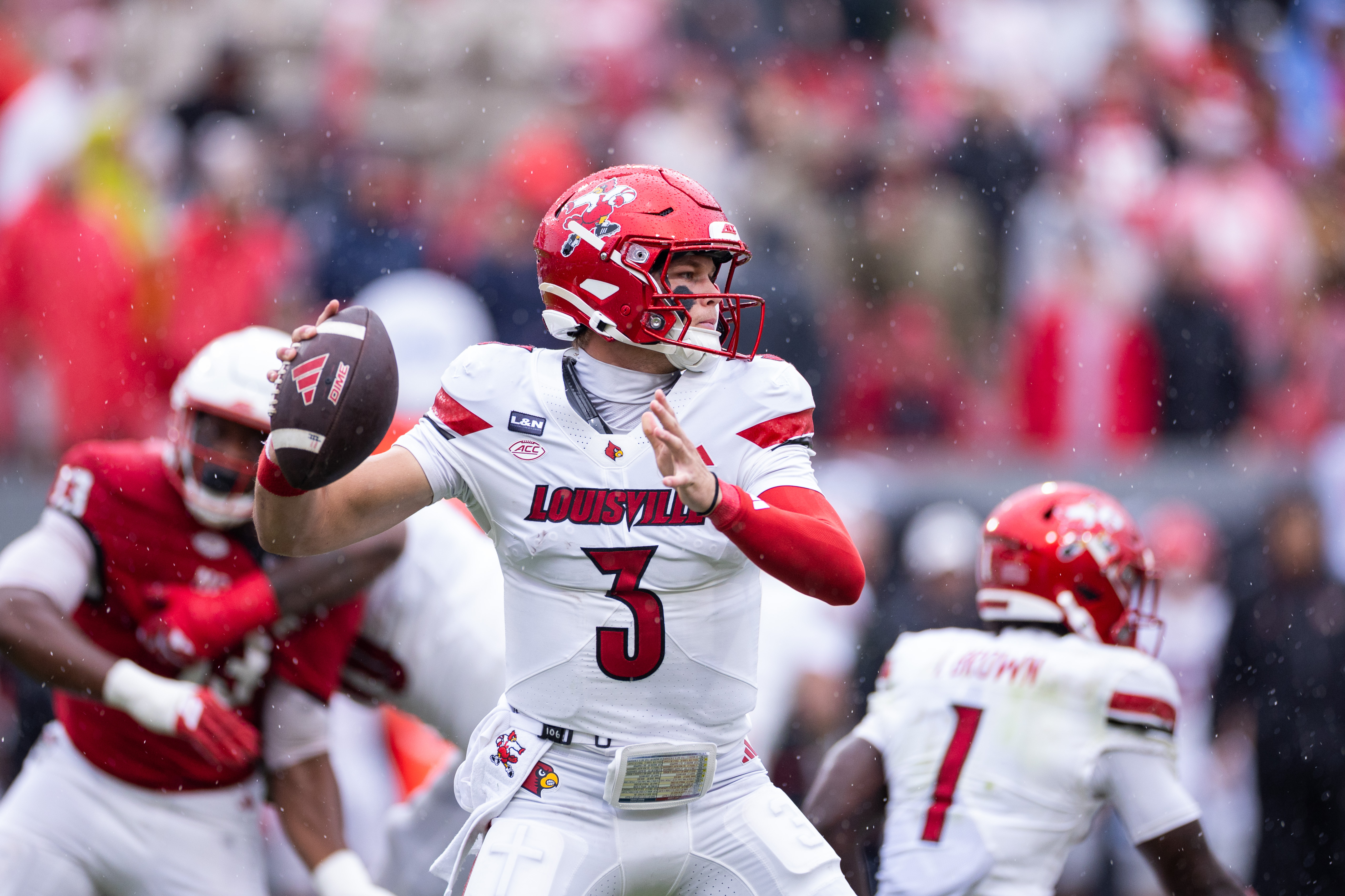 Louisville quarterback Lincoln Kienholz (3) drops back as we break down our Florida State vs. Louisville prediction.
