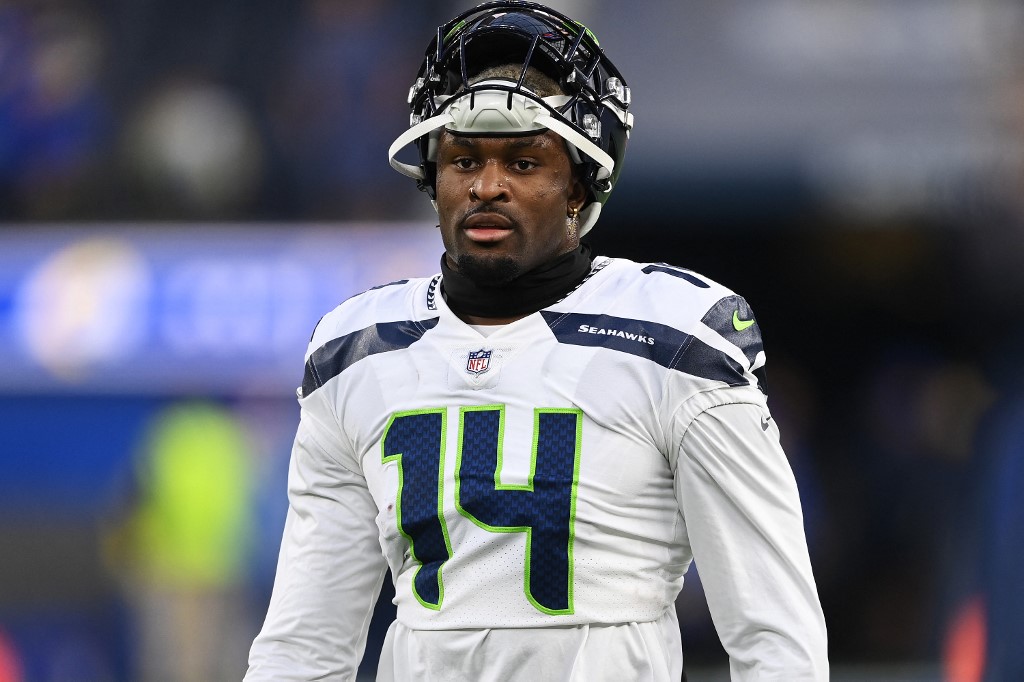 DK Metcalf of the Seattle Seahawks warms up before the game against News  Photo - Getty Images