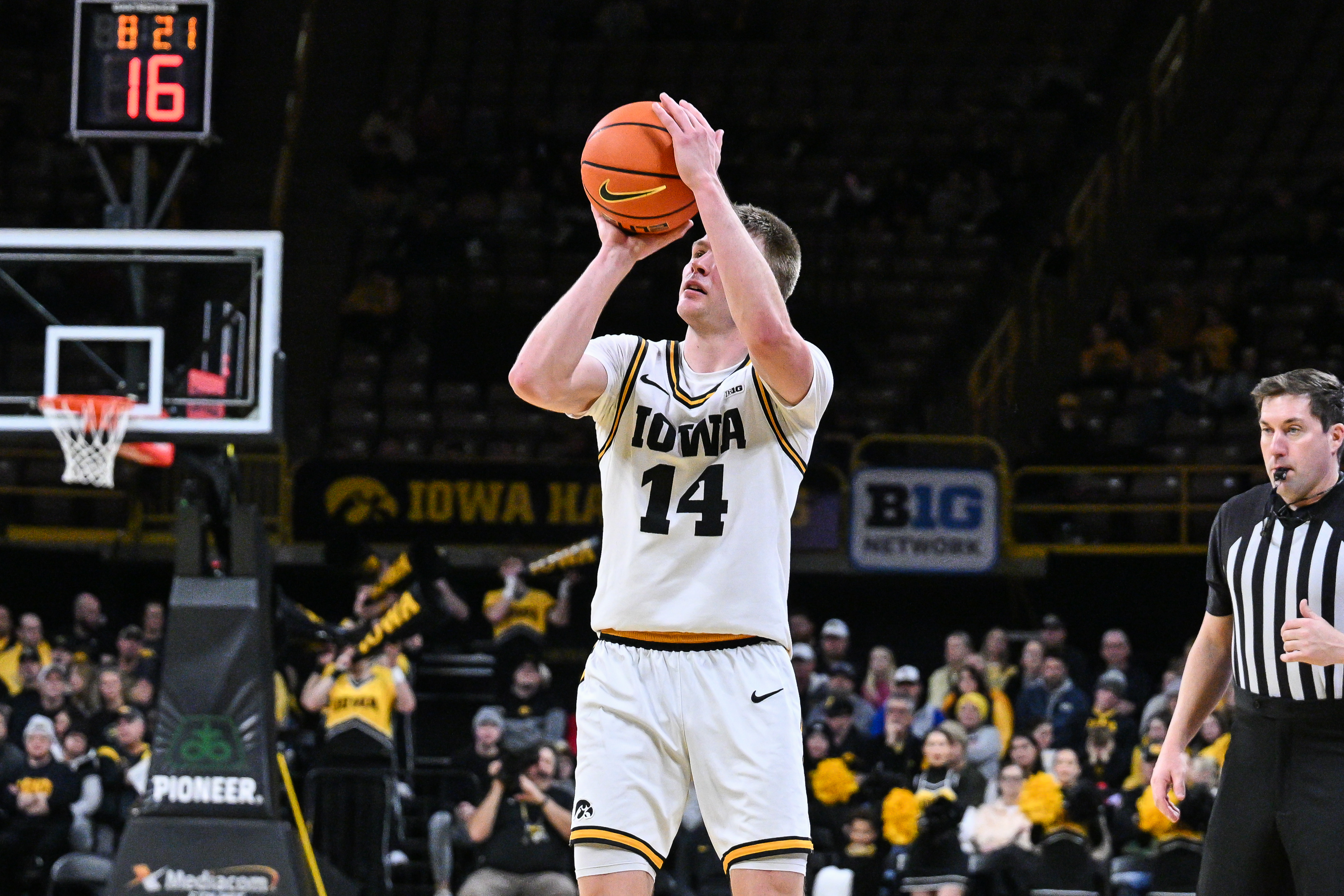 Iowa's Bennett Stirtz is the focus of our Michigan vs. Iowa prediction. 