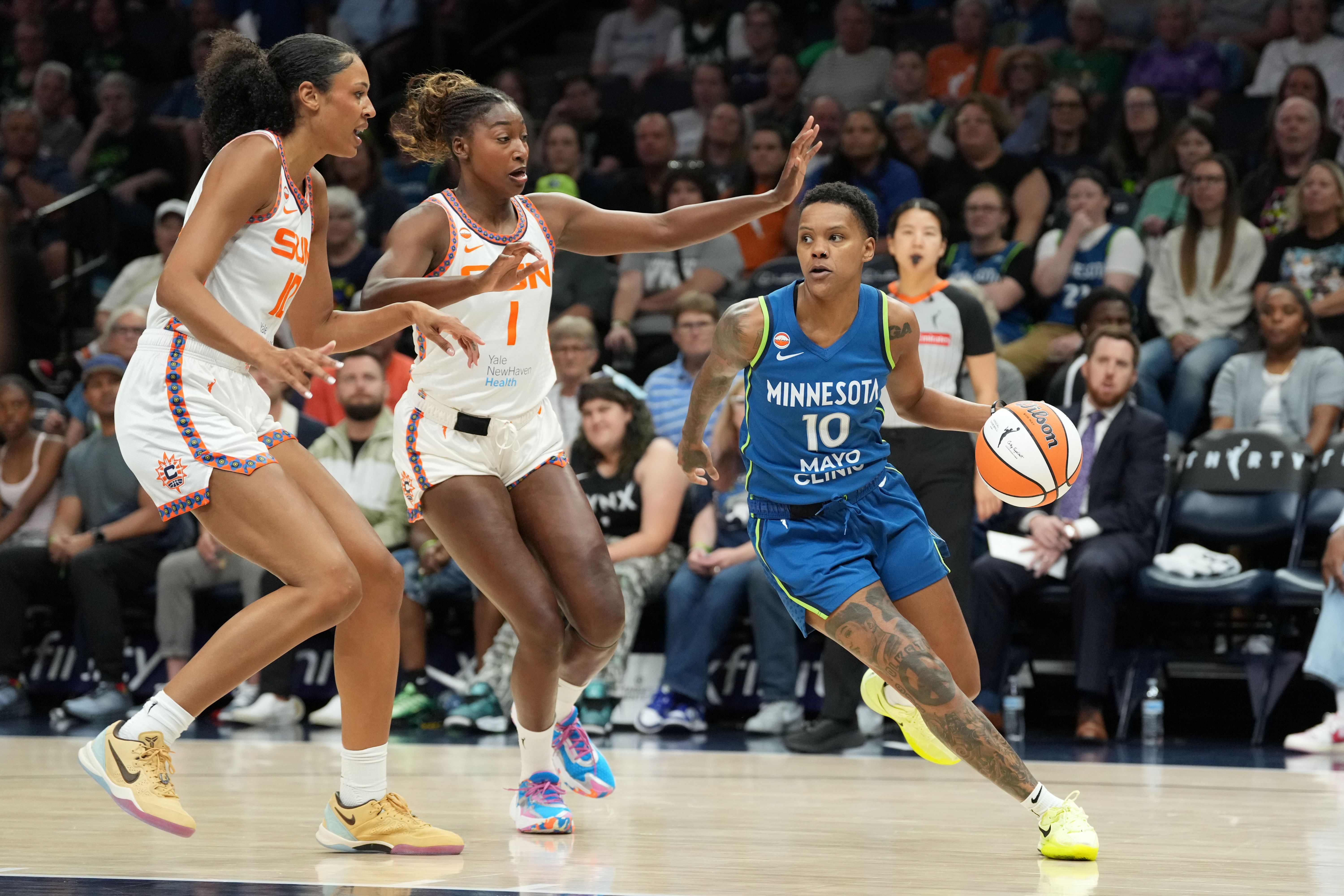 Minnesota Lynx guard Courtney Williams (10) dribbles the ball as we break down our Lynx vs. Sun prediction.