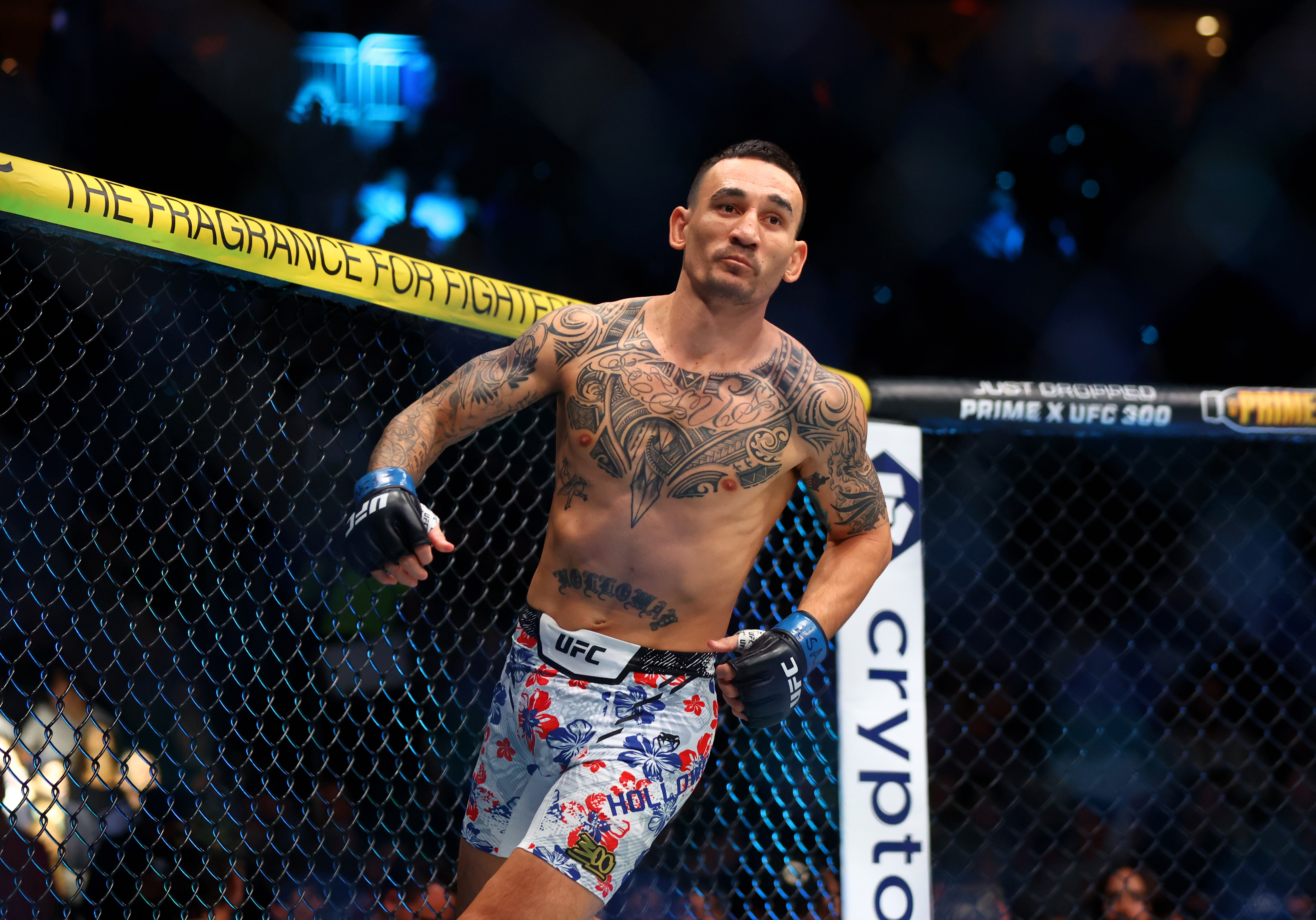 Max Holloway, seen here during a fight, is the betting favorite in our Max Holloway vs. Charles Oliveira prediction.