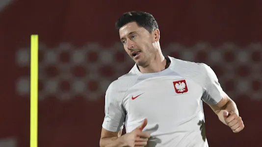 Robert Lewandowski takes part in a training session with teammates at Al Kharaitiyat SC in Doha on November 25, 2022, on the eve of the Qatar 2022 World Cup football match between Poland and Saudi Arabia.
