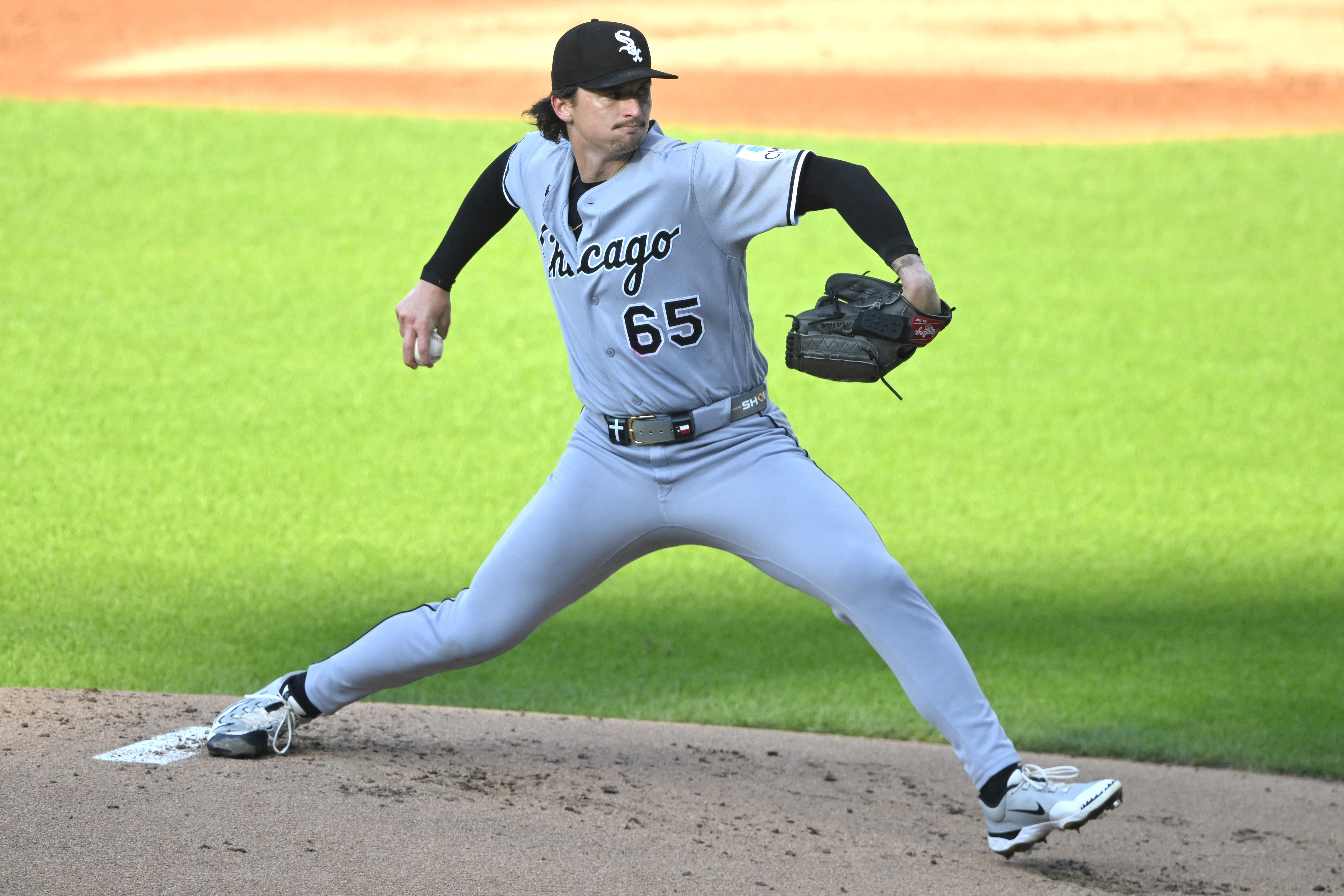 Chicago White Sox starting pitcher Davis Martin - who's featured in my best strikeout props today - delivers a pitch. 