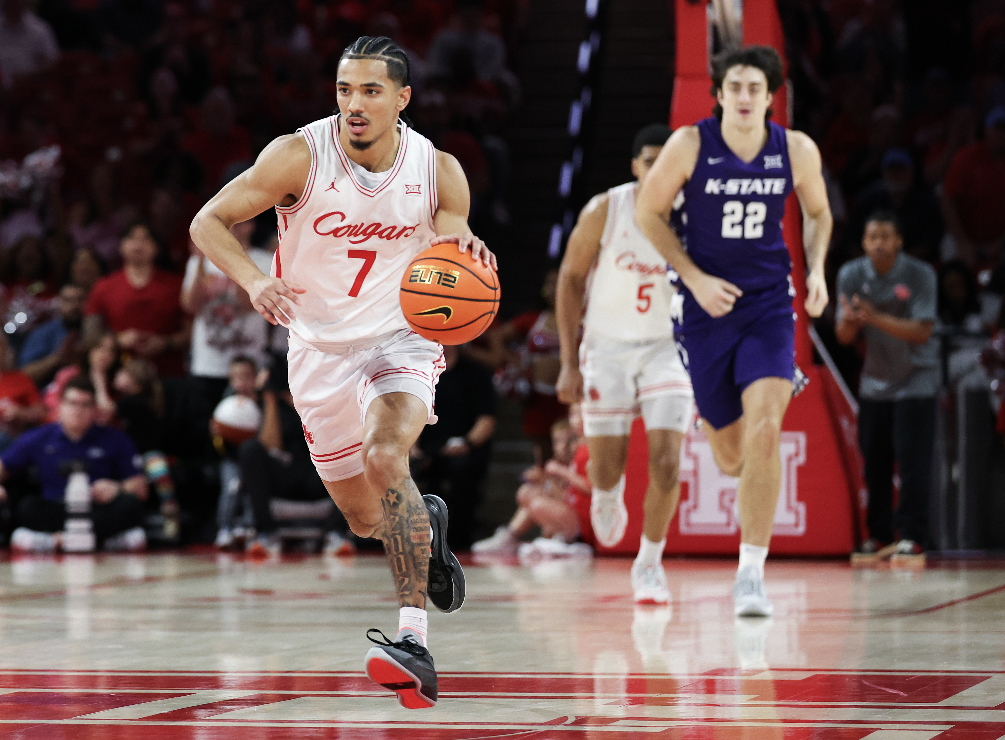 Houston Cougars guard Milos Uzan (7) drives to the basket as we break down our Arizona vs. Houston prediction & odds.