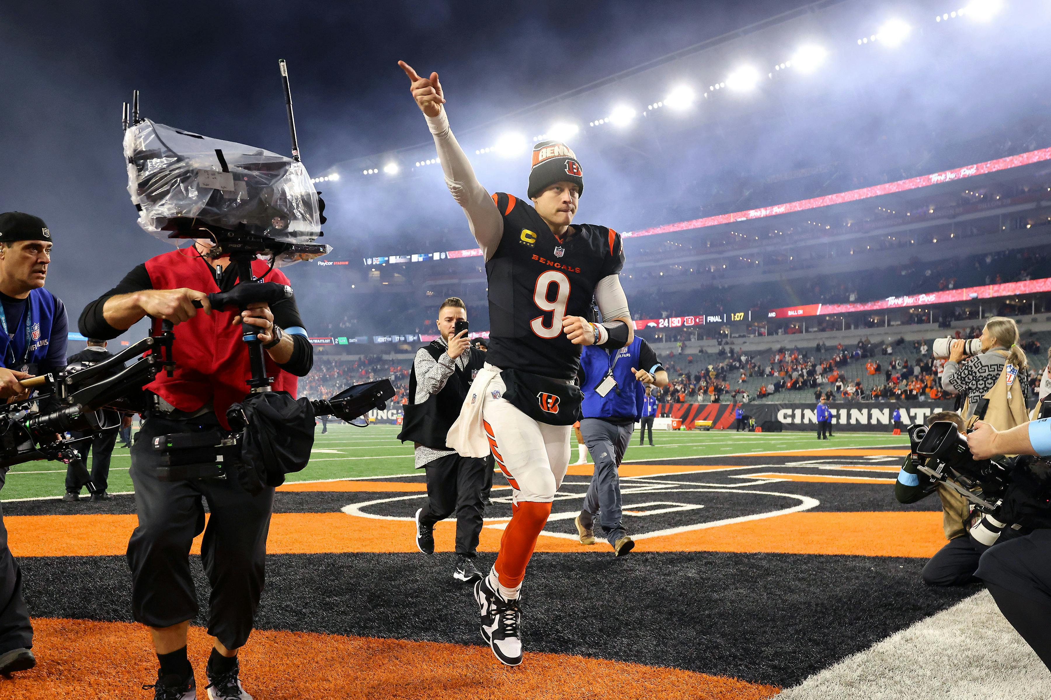 Cincinnati Bengals quarterback Joe Burrow celebrates as we examine the NFL Comeback Player of the Year Odds entering Week 18.