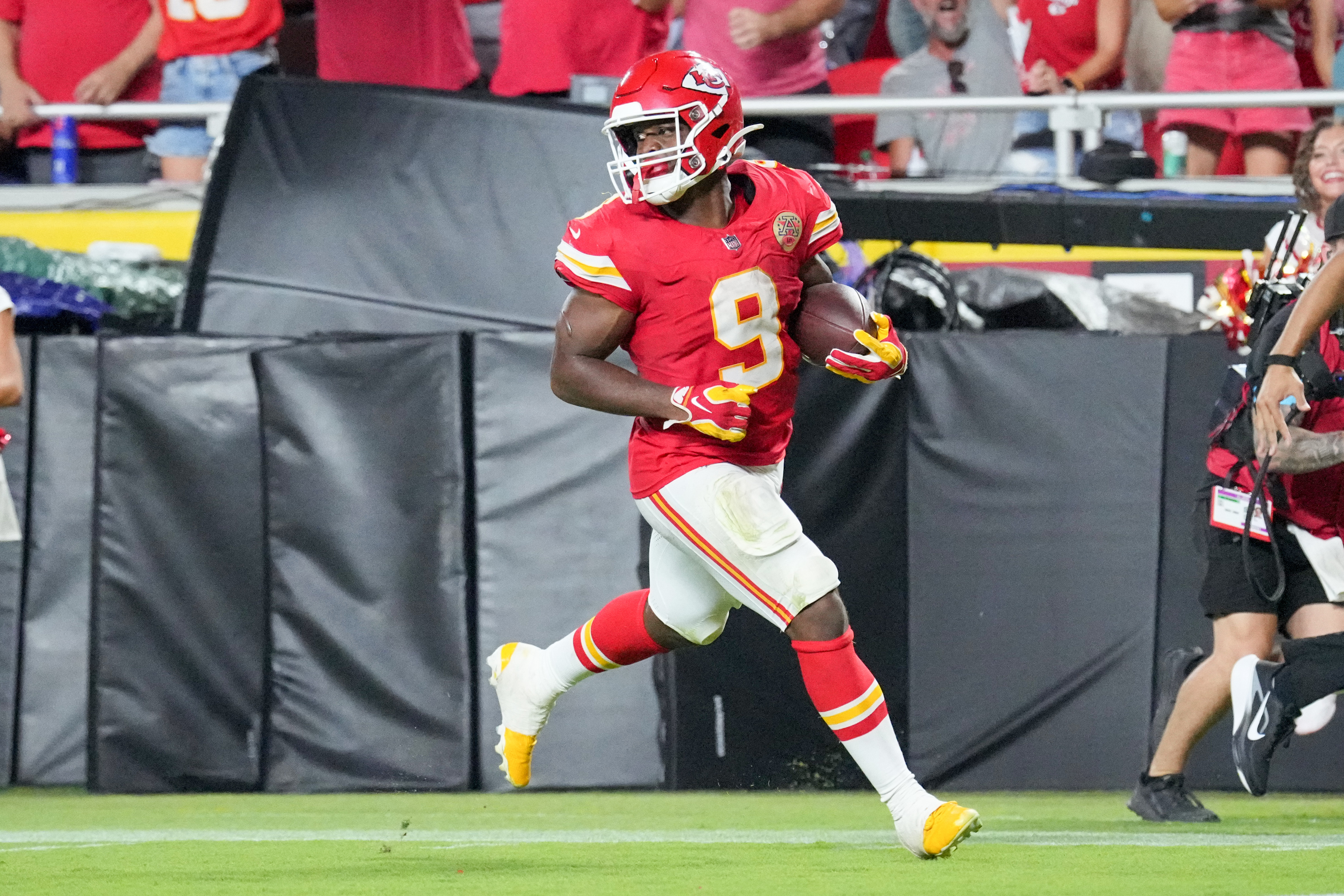 Kansas City Chiefs running back Kenneth Walker III (9) runs the ball against the Denver Broncos as we take a closer look at the 2026-2027 NFL Offensive Player of the Year odds