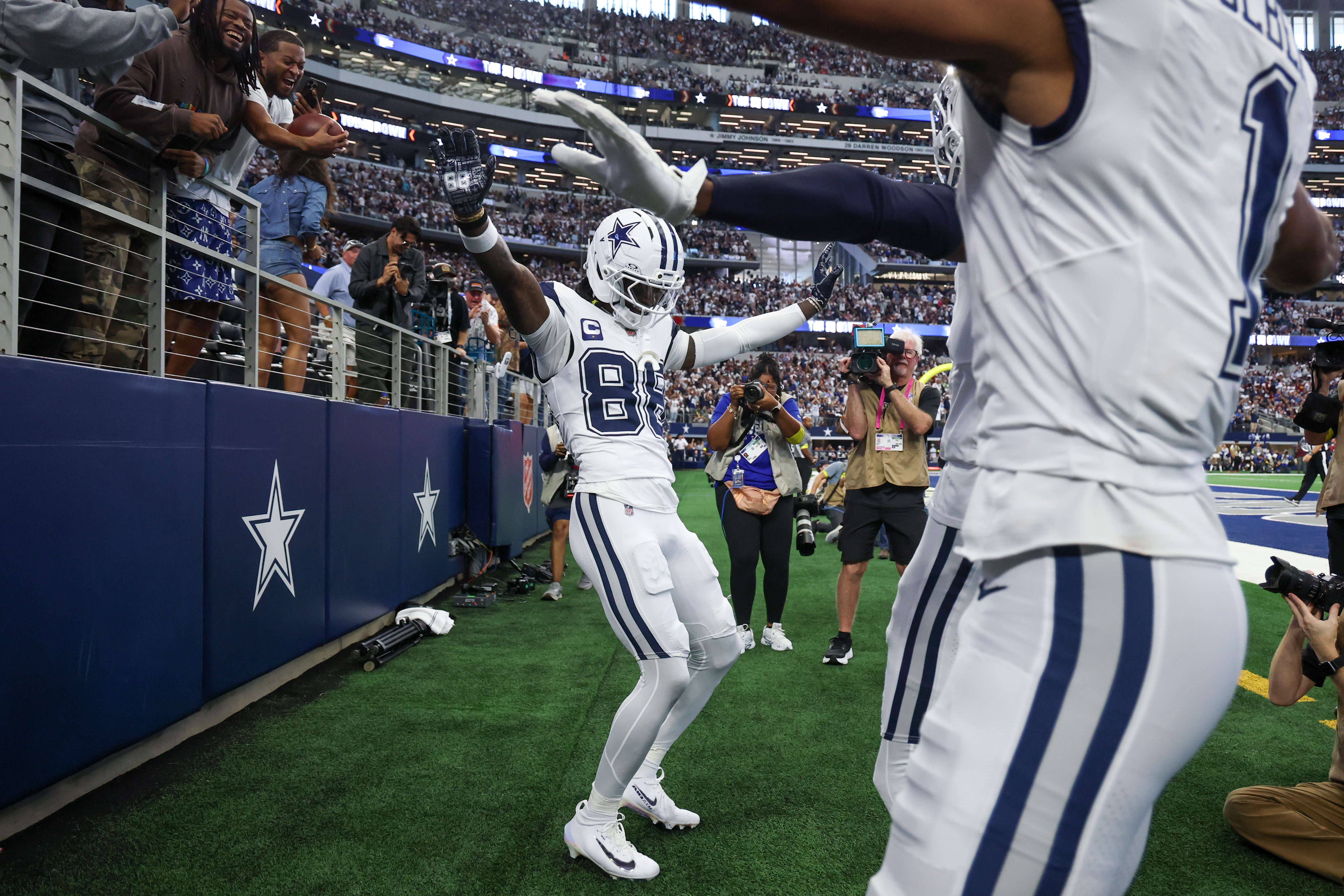 Anytime Touchdown Scorer Predictions for Monday Night Football: Cowboys vs. Raiders TD Picks