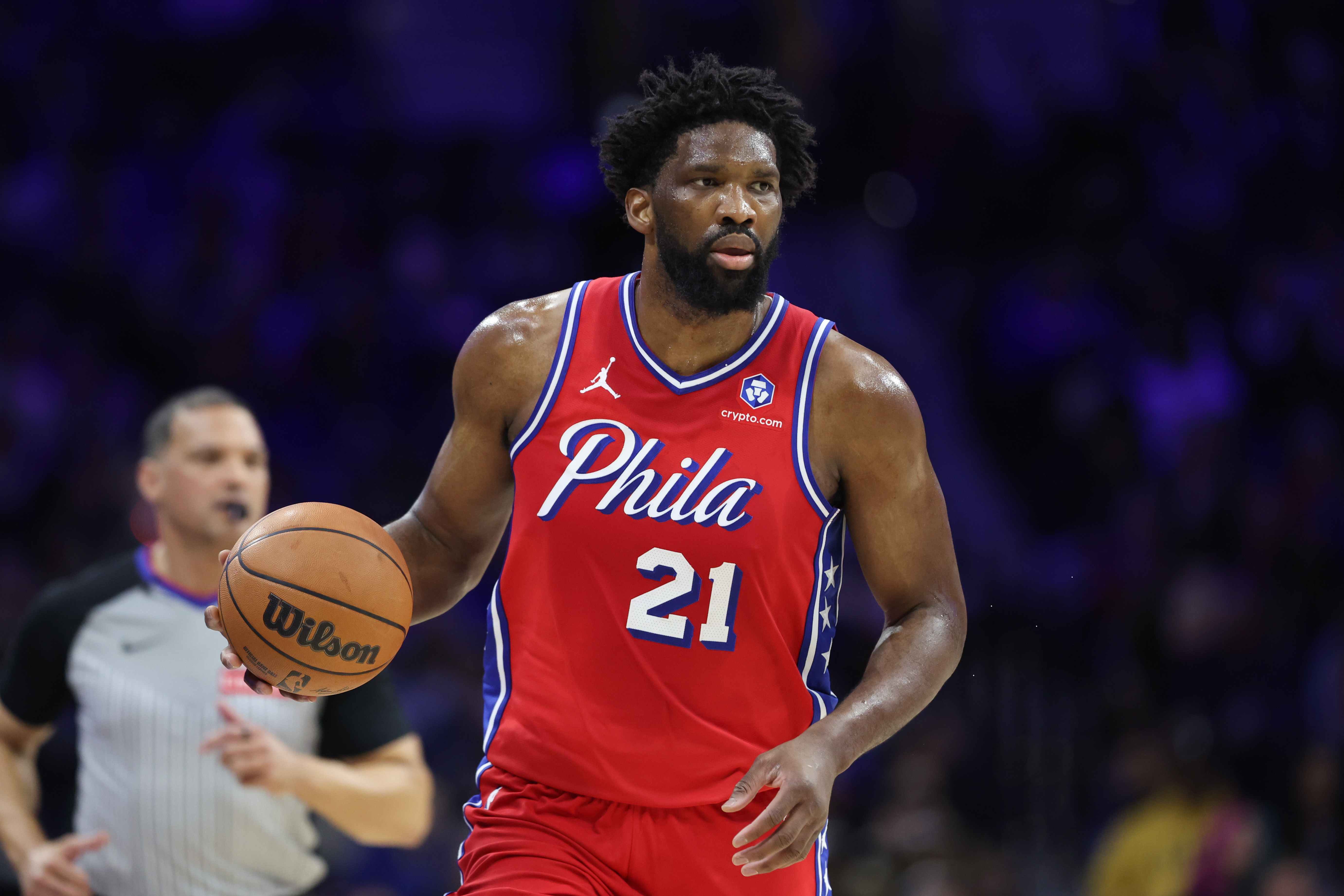 Philadelphia 76ers center Joel Embiid (21) dribbles the ball as we offer our Knicks vs. 76ers player props.