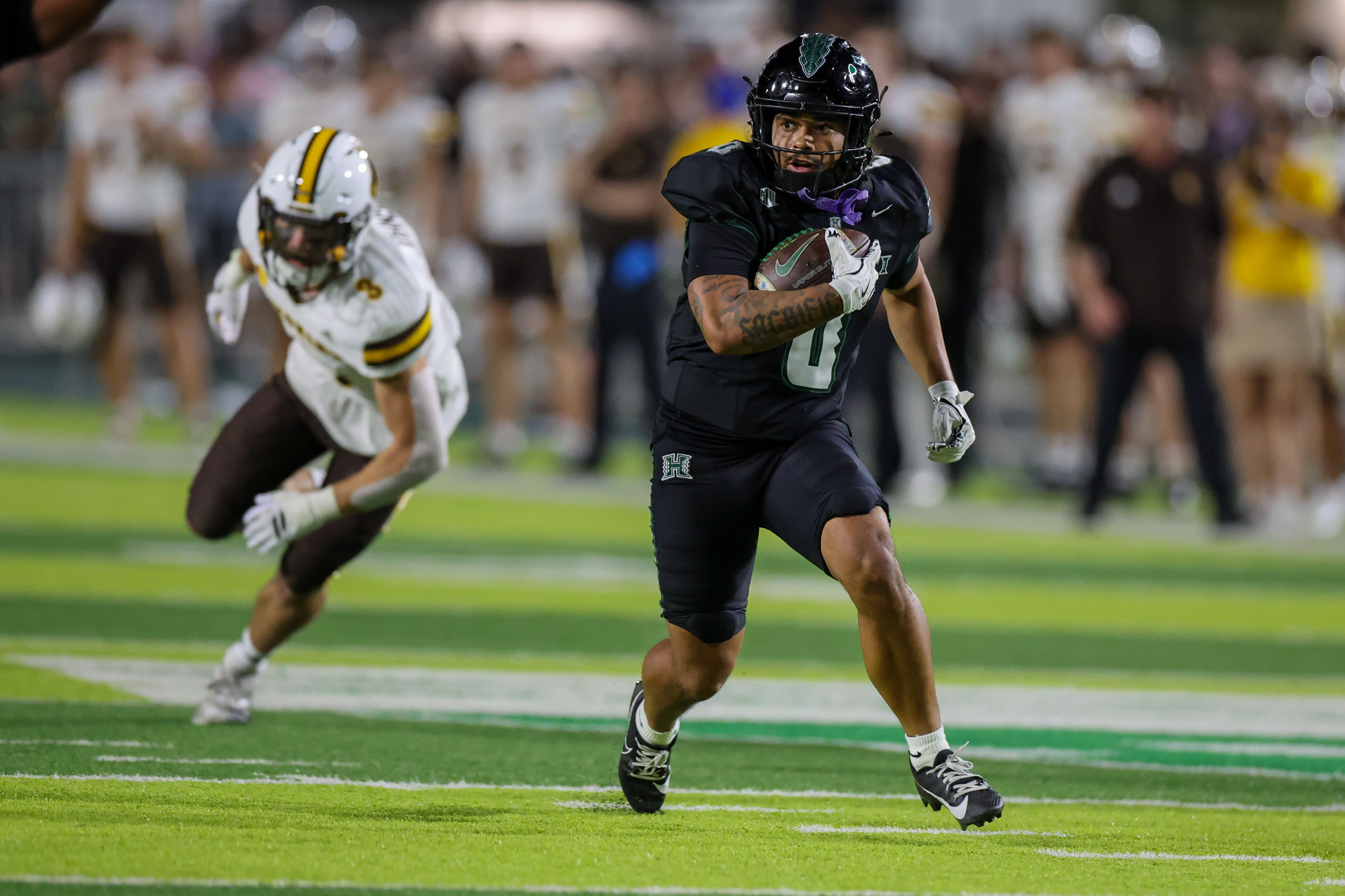 Hawaii Rainbow Warriors running back Cam Barfield (0) in action as he is featured in our Cal Vs. Hawaii predictions & odds.