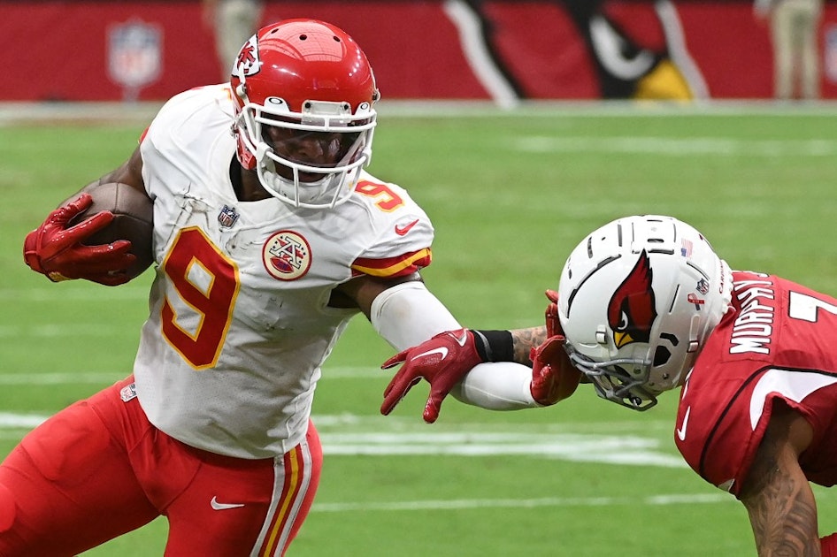 KANSAS CITY, MO - NOVEMBER 06: Tennessee Titans running back Derrick Henry  (22) runs the ball against the Kansas City Chiefs on November 6th, 2022 at  GEHA field at Arrowhead Stadium in