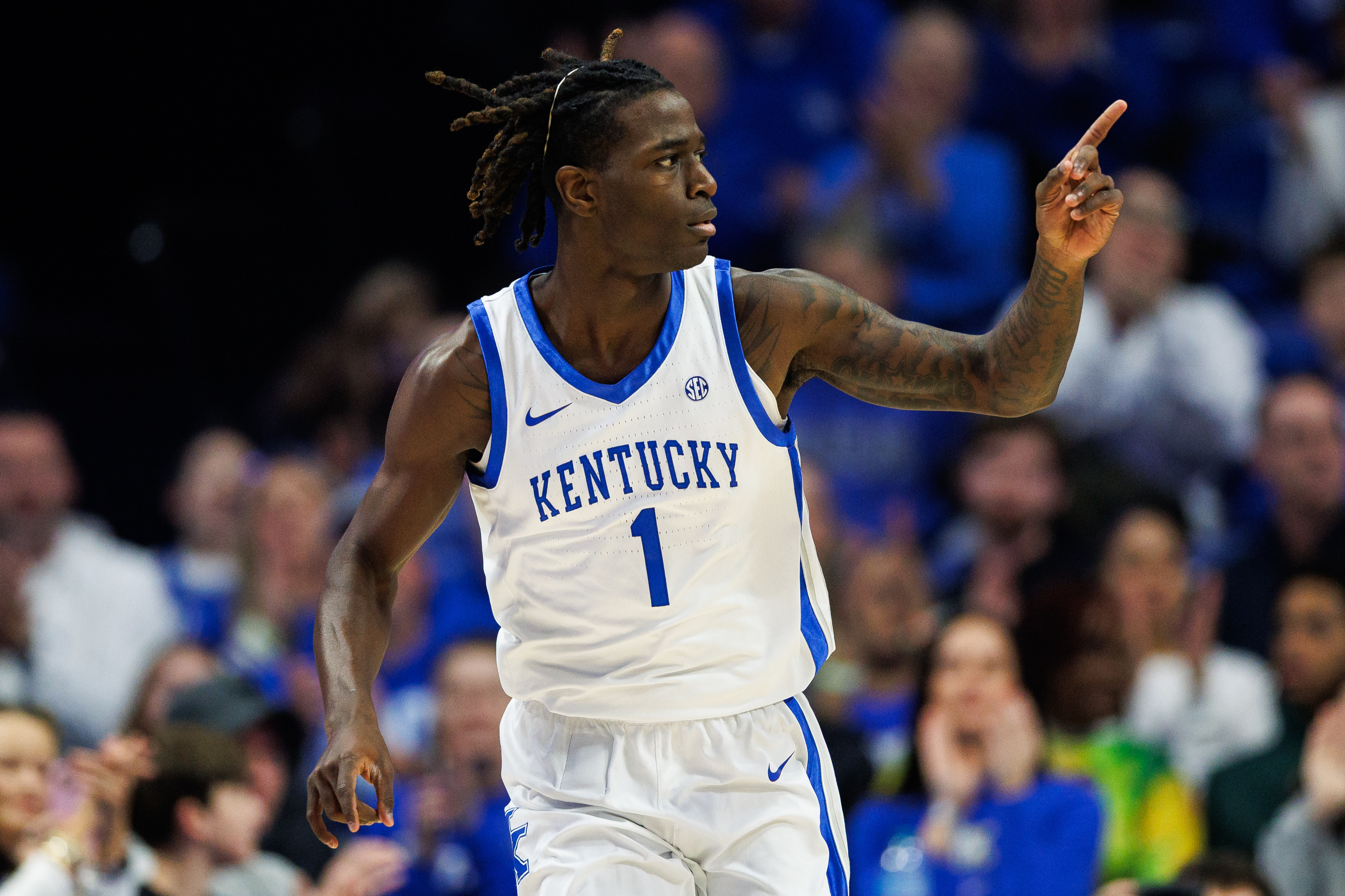 Kentucky Wildcats guard Denzel Aberdeen (1), seen here celebrating after a made basket, is featured in our Santa Clara vs. Kentucky prediction.