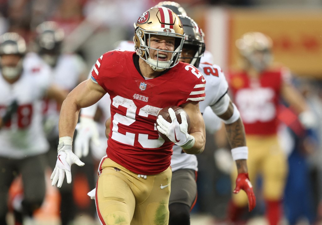 Christian McCaffrey of the San Francisco 49ers runs the ball for a touchdown during the third quarter of the game against the Tampa Bay Buccaneers. Photo by Lachlan Cunningham/Getty Images via AFP.