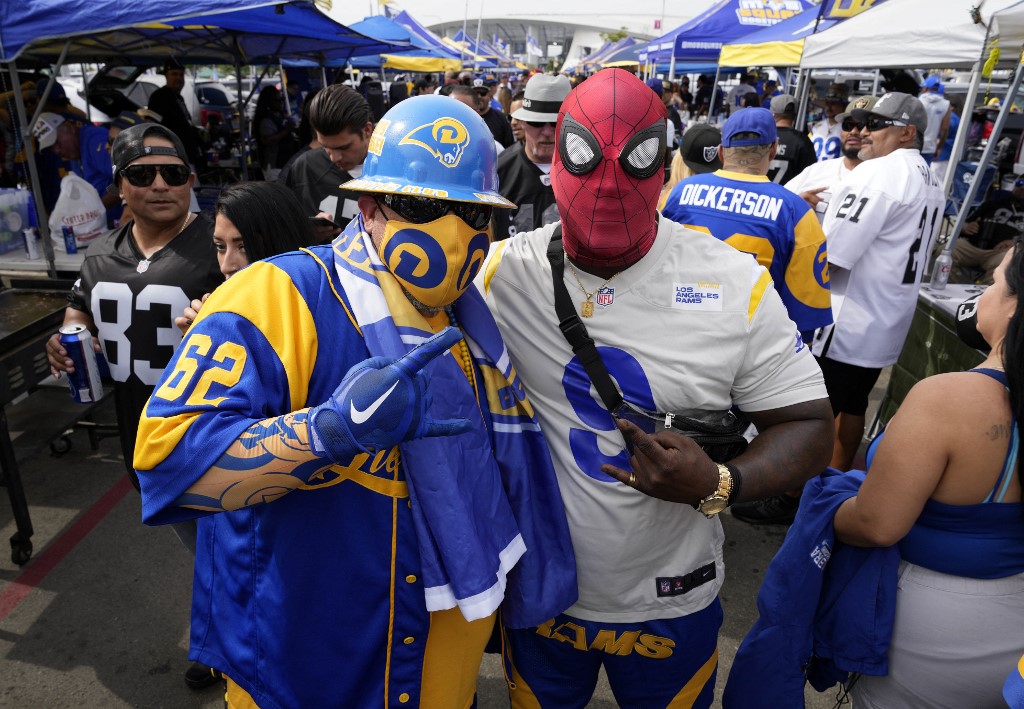 Fans of the Los Angeles Rams show their support before the start