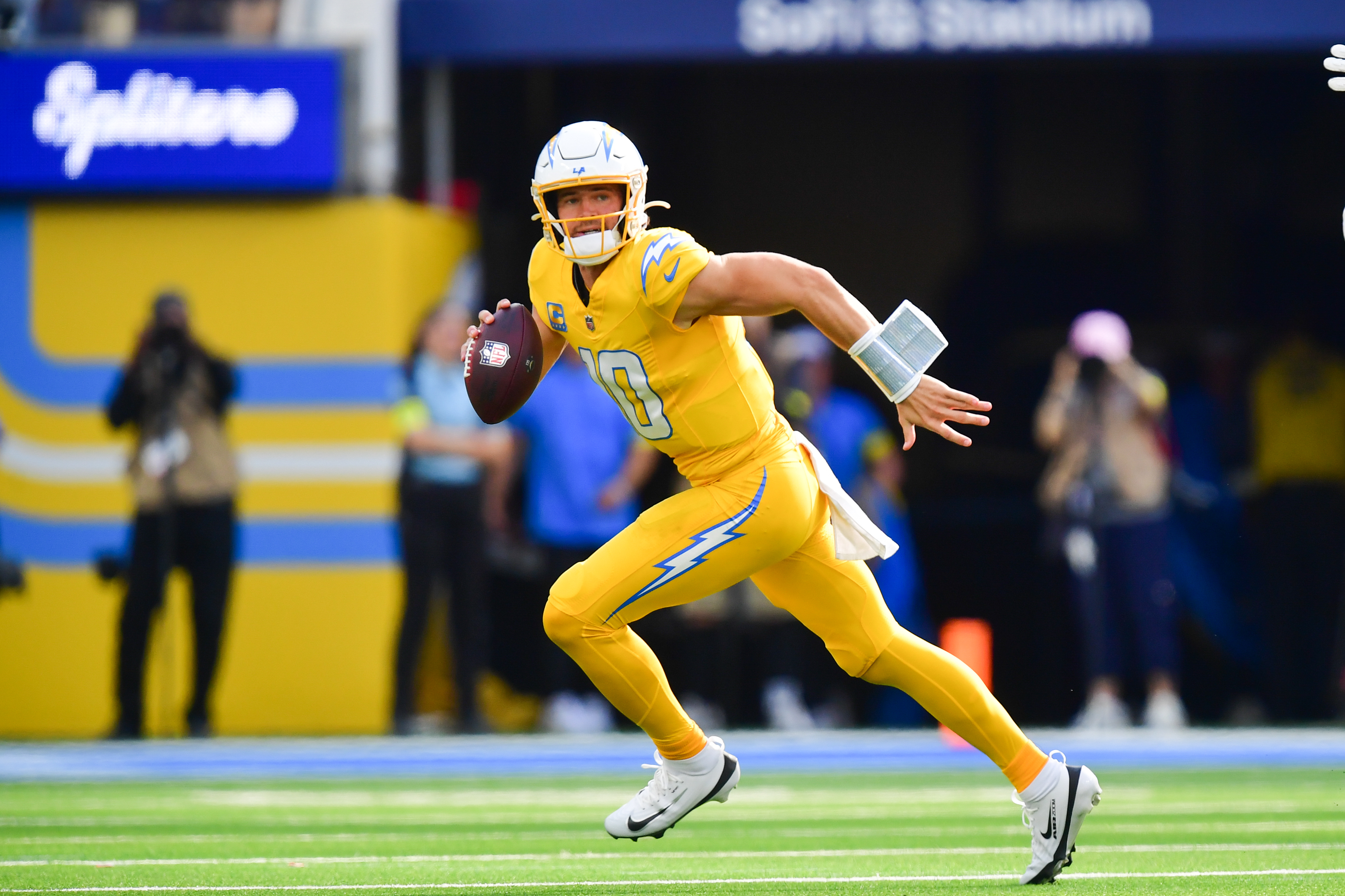 Vikings vs. Chargers Prediction for Thursday Night Football: TNF Week 8