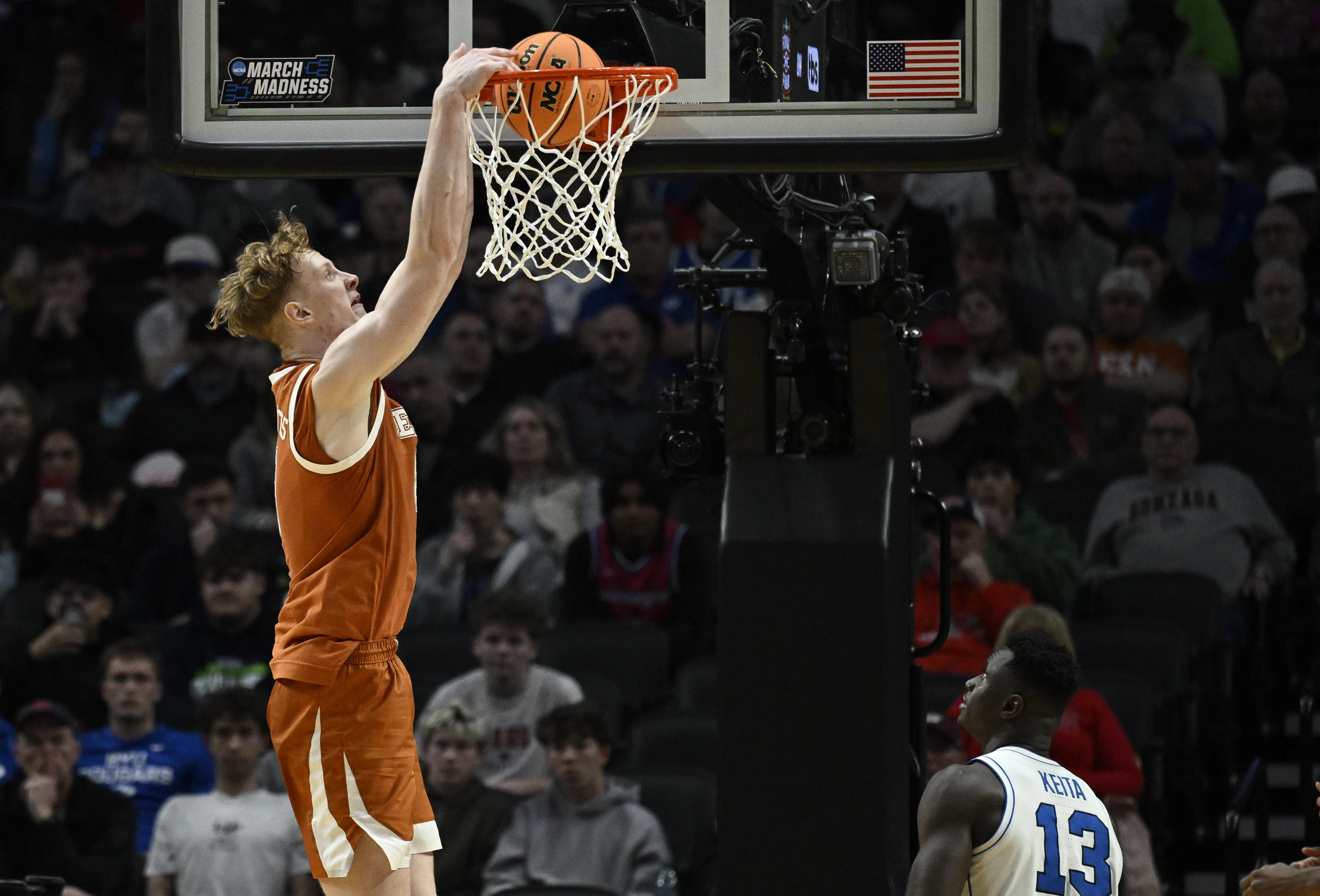Texas Longhorns center Matas Vokietaitis (8) dunks as we break down our March Madness Play of the Day.