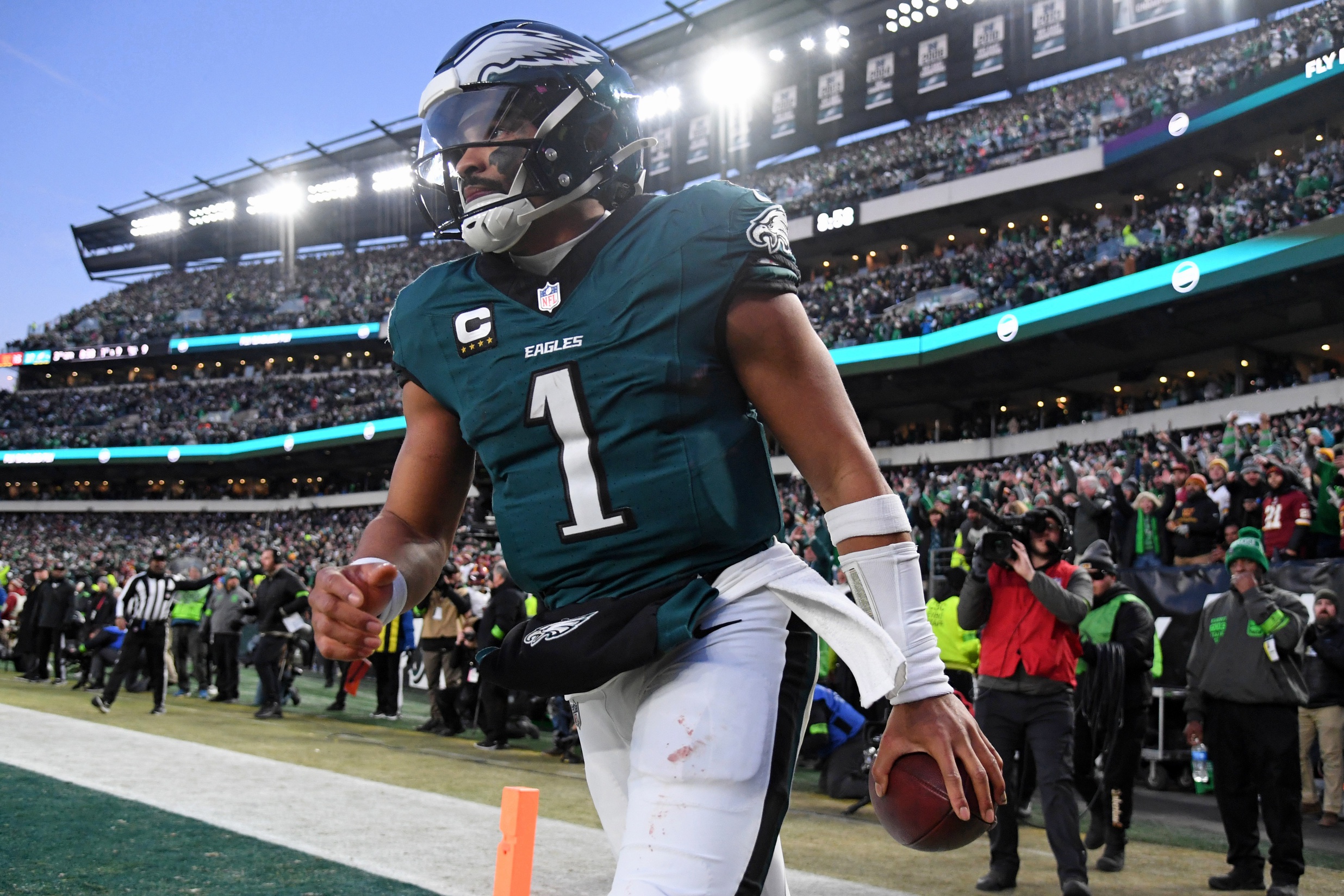Super Bowl Odds 2026: Betting Favorites & Early Prediction As Training Camps Begin