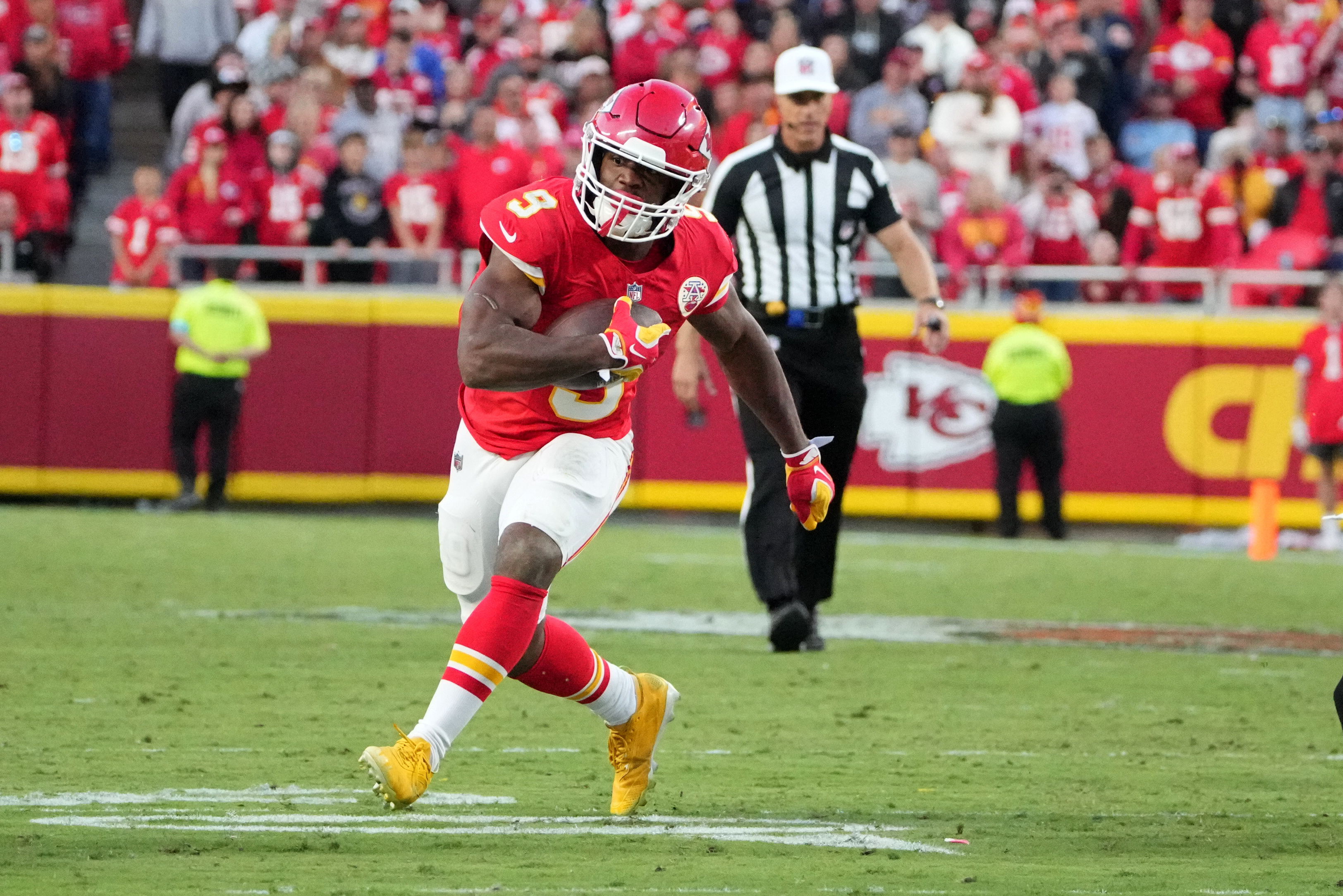 Kansas City Chiefs running back Kenneth Walker III (9) rushes during the fourth quarter against the Los Angeles Chargers as we look at the NFL Offensive Player of the Year odds.