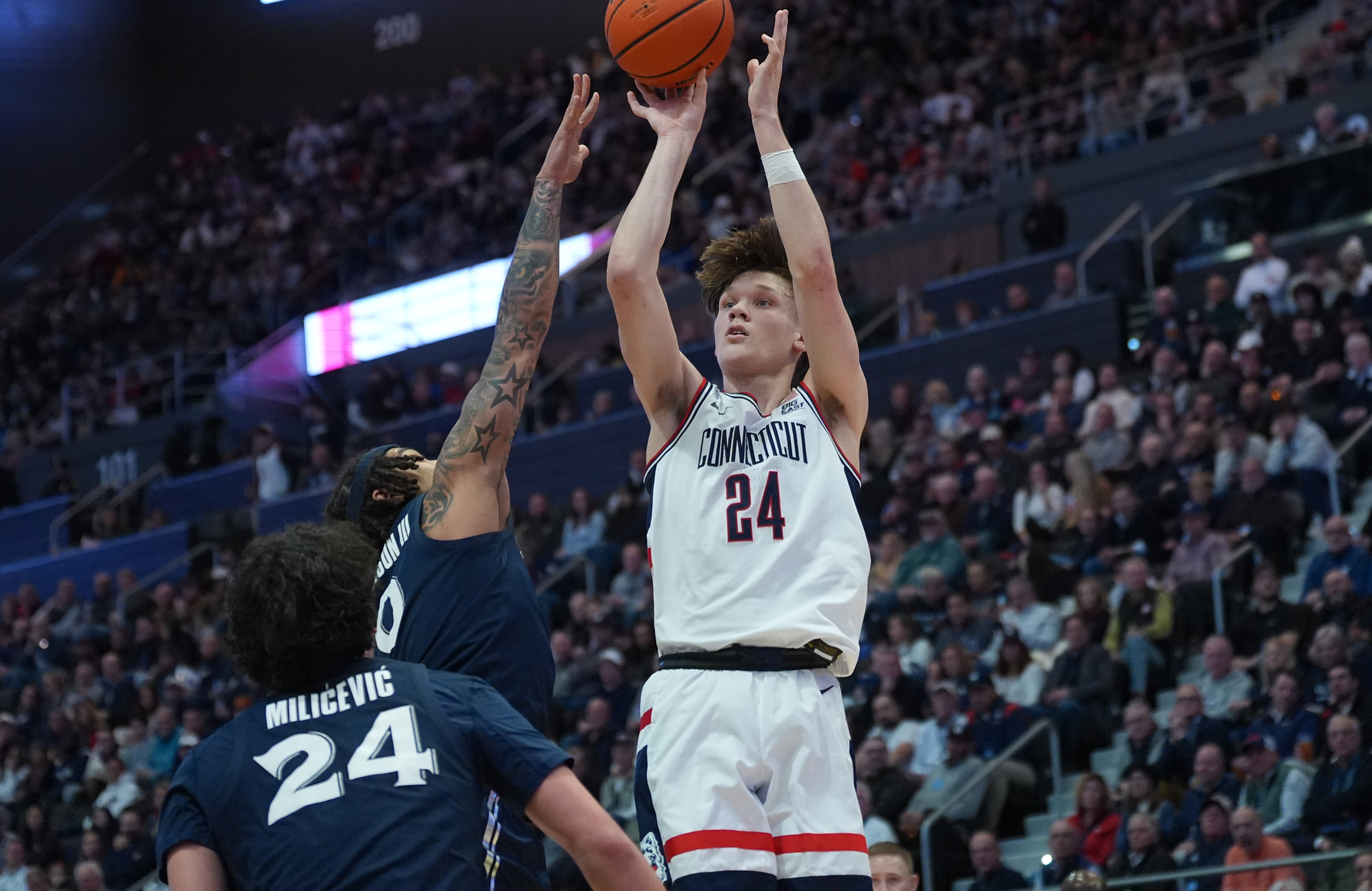 UConn's Braylon Mullins (24) is the focus of our UConn vs. Butler prediction. 