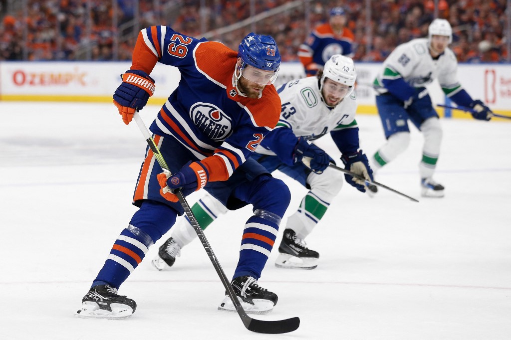 Canucks vs. Oilers Predictions & Odds: Tuesday's NHL Playoffs Expert Picks