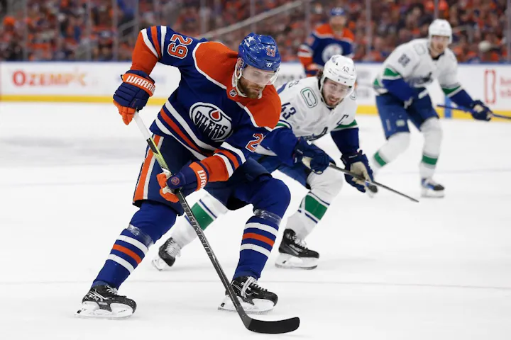 Canucks vs. Oilers Predictions & Odds: Game 4 Expert Picks for Tuesday