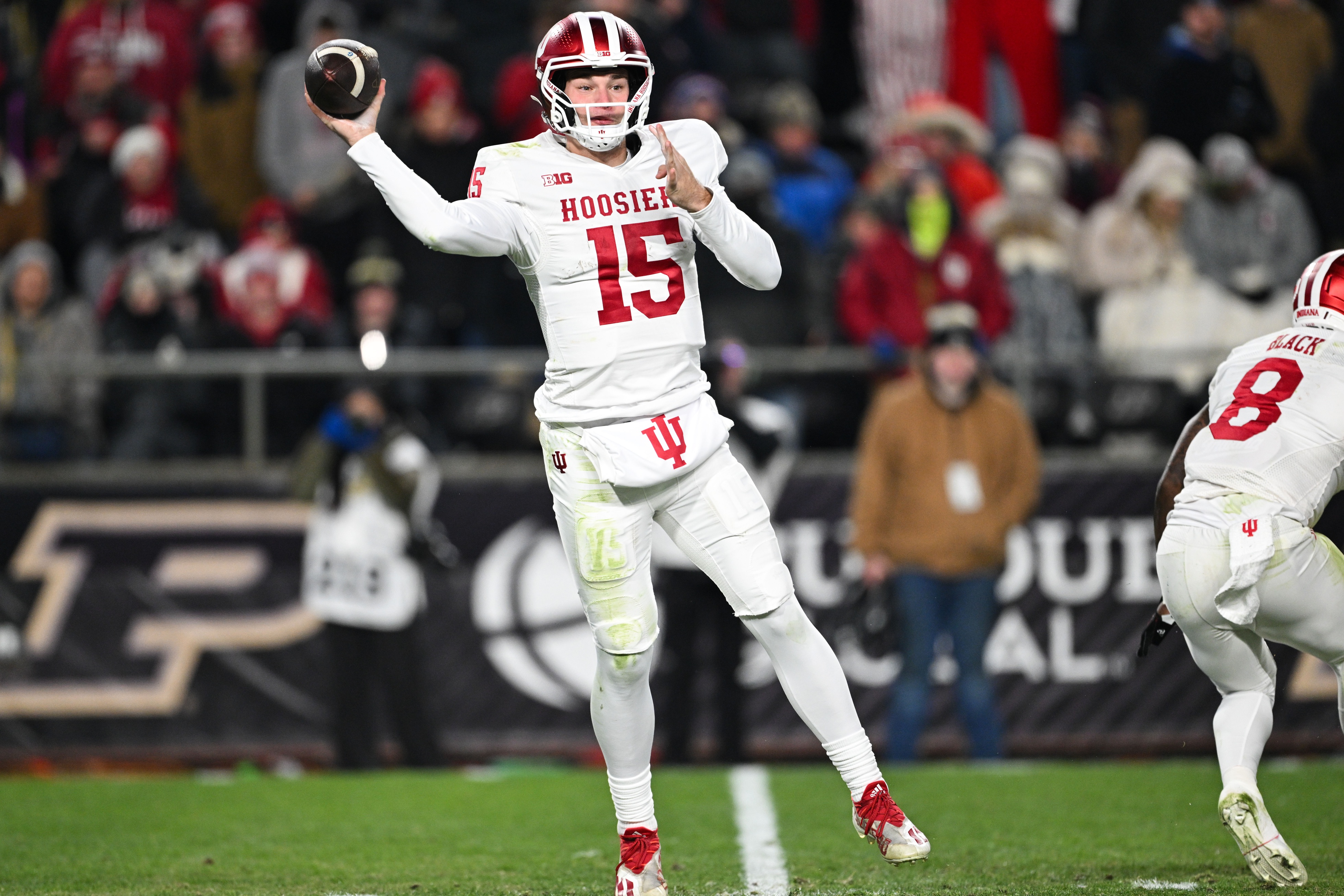 Heisman Trophy Odds & Favorites 2025: Mendoza, Sayin Favorites Ahead of Big Ten Title Clash