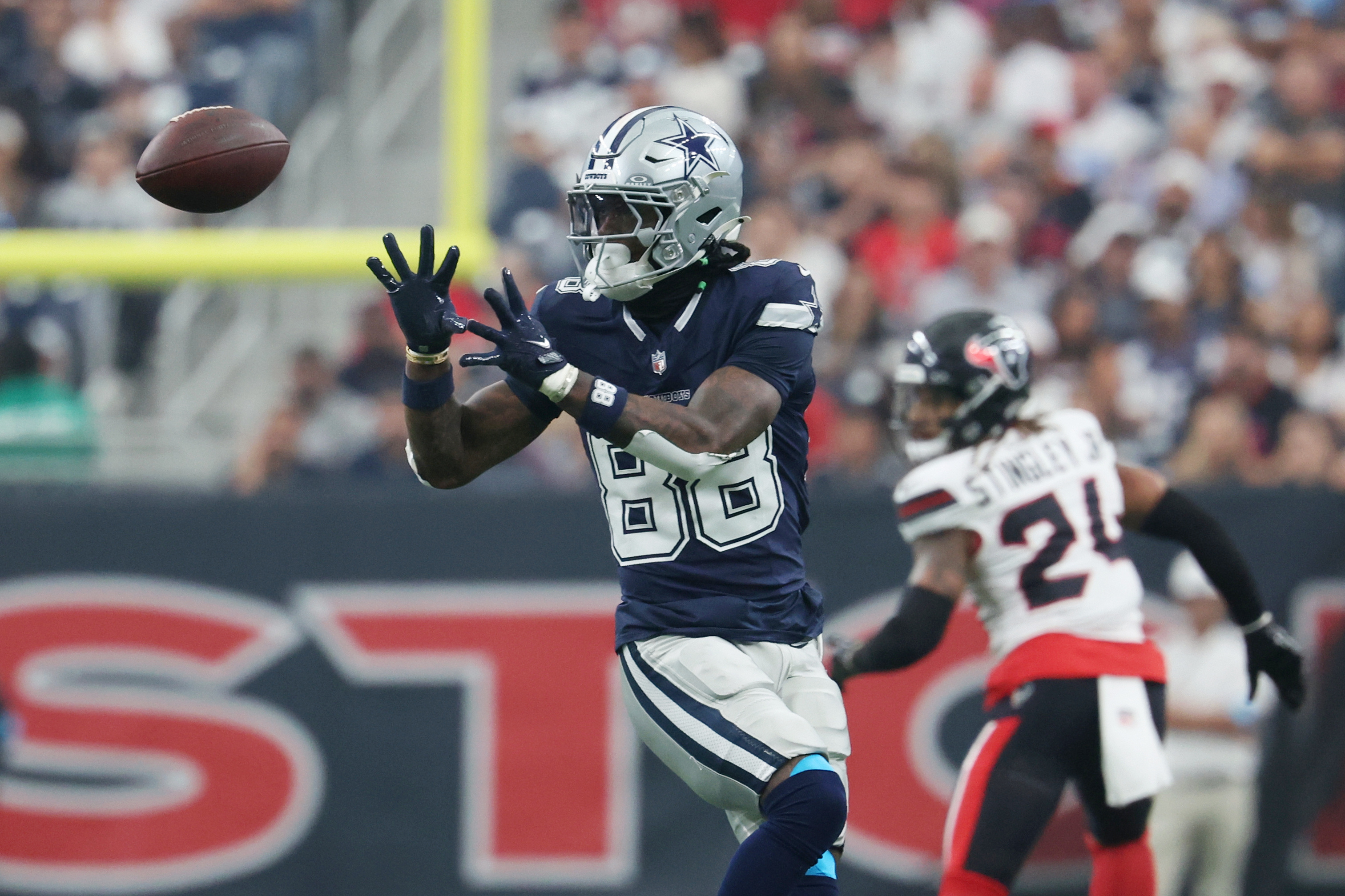 Dallas Cowboys wide receiver CeeDee Lamb (88) makes a catch as he is featured in our Buccaneers vs. Cowboys touchdown scorer pick.
