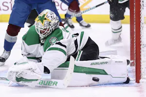 Jake Oettinger of the Dallas Stars makes a save as we look at the best 2024 Conn Smythe Trophy odds
