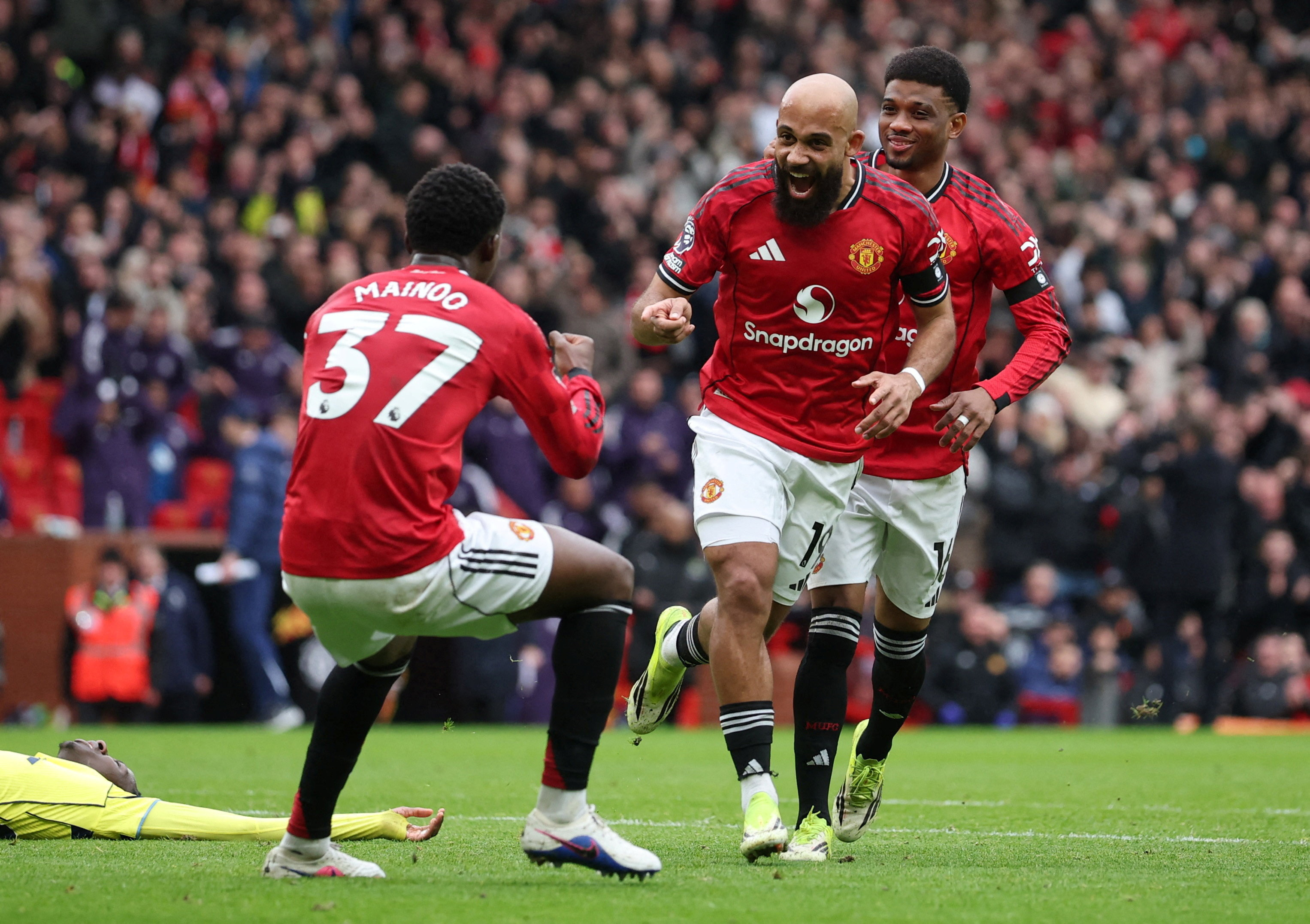 Manchester United's Bryan Mbeumo celebrates scoring with Kobbie Mainoo as we make our best Everton vs. Manchester United same-game parlay.