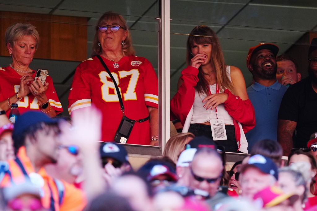 Travis Kelce's game, Taylor Swift's attendance: betting odds 