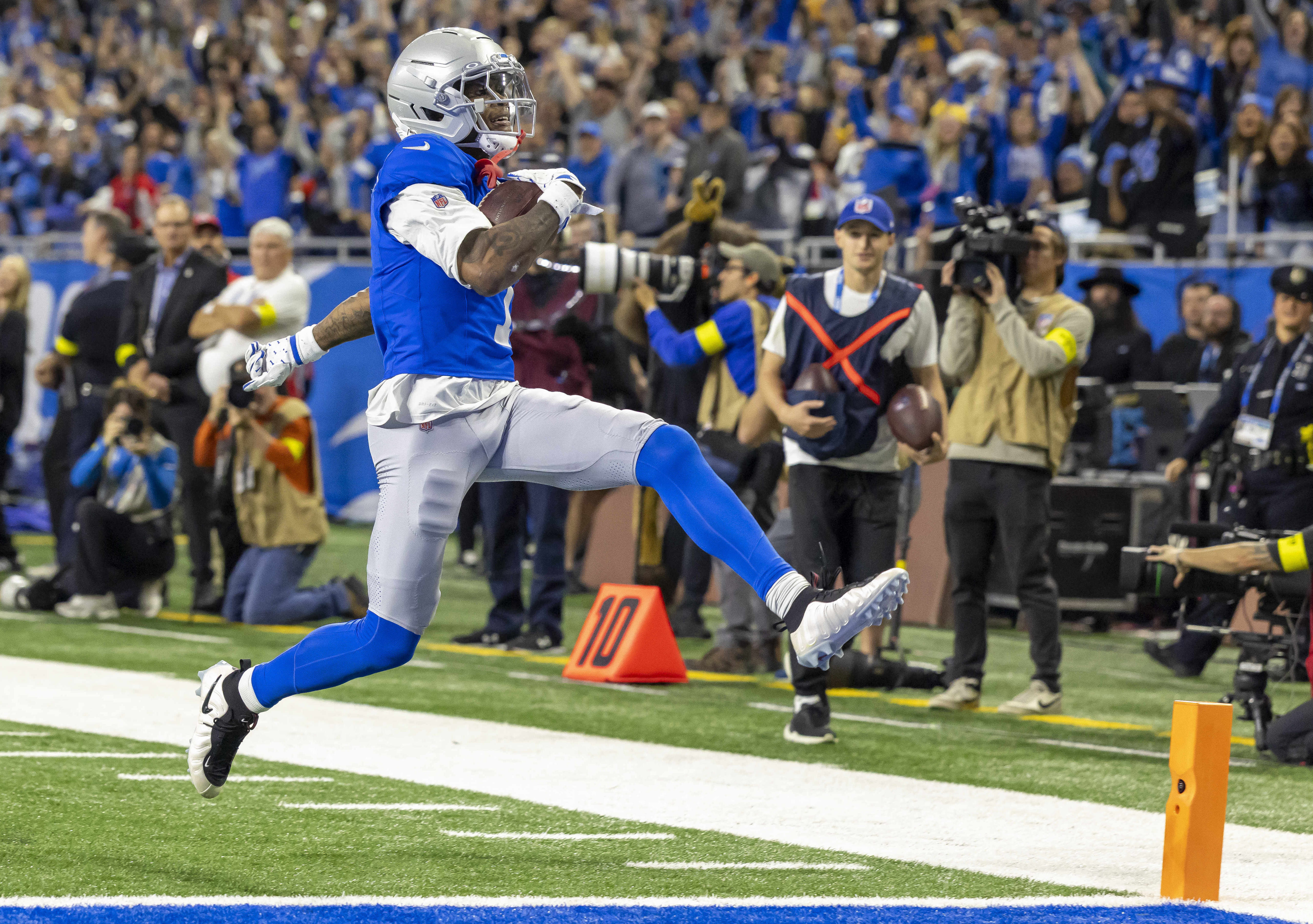 Thursday Night Football Odds & Predictions Week 14: Cowboys vs. Lions Betting Lines