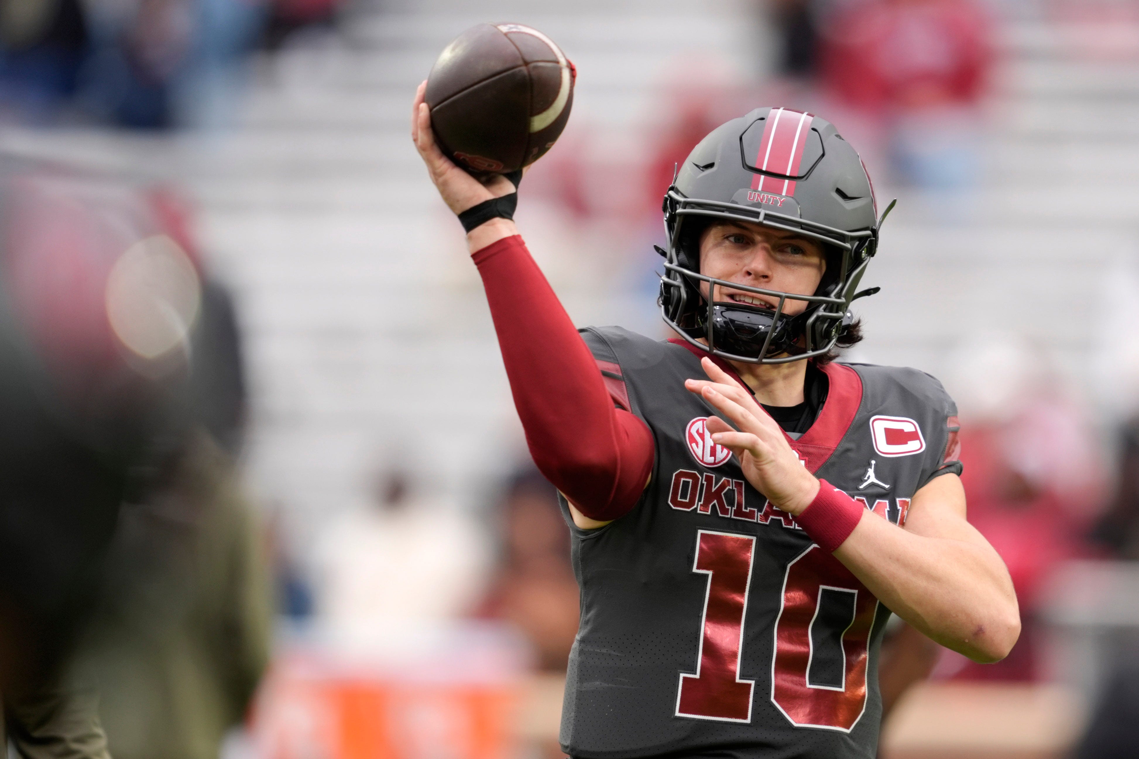 Oklahoma Sooners quarterback John Mateer (10) warms up as part of our Alabama vs. Oklahoma prediction.