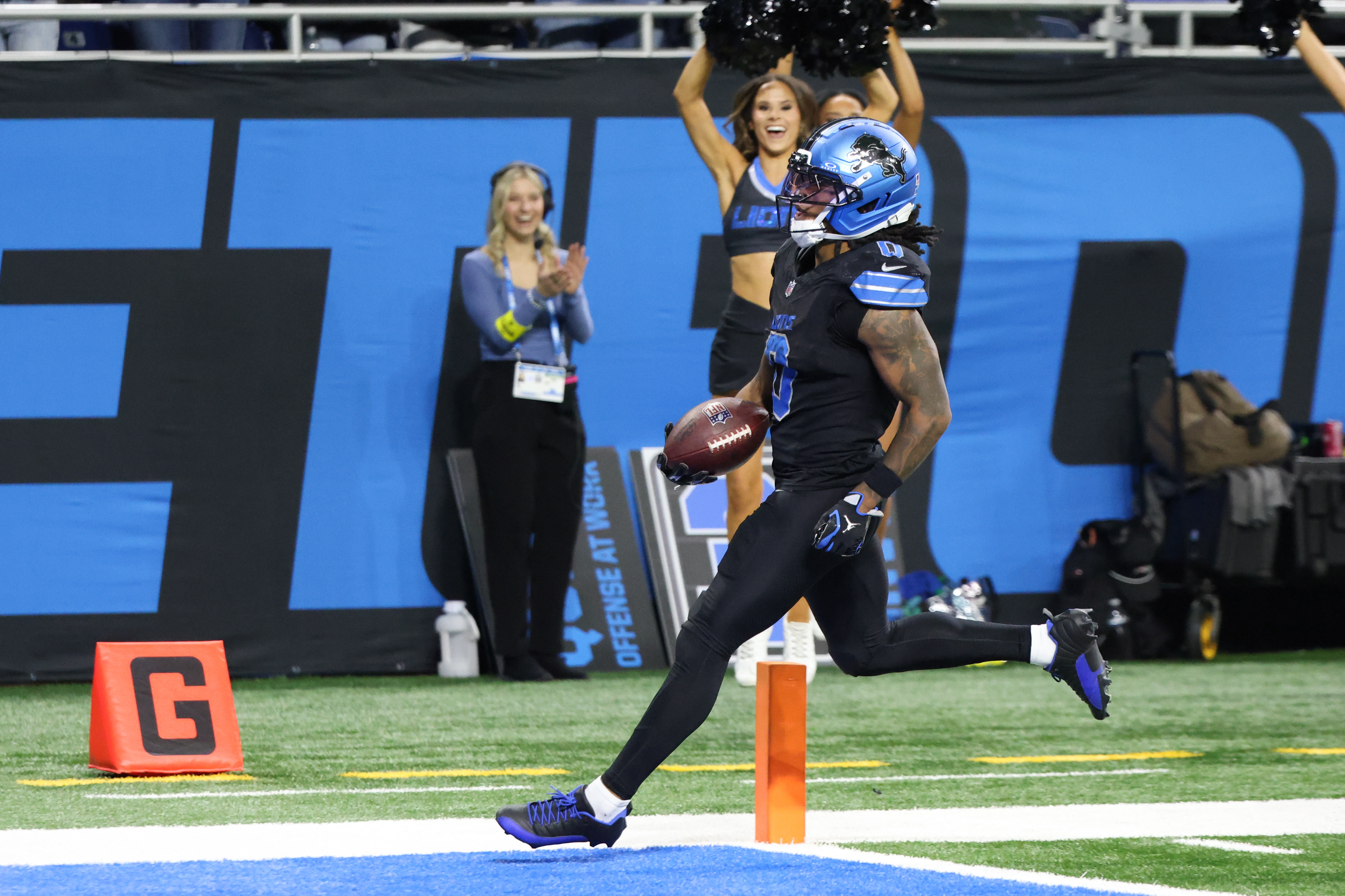 Detroit Lions running back Jahmyr Gibbs (0) runs the ball for a touchdown as he is featured in our NFL player props: Best Week 16 player prop bets.