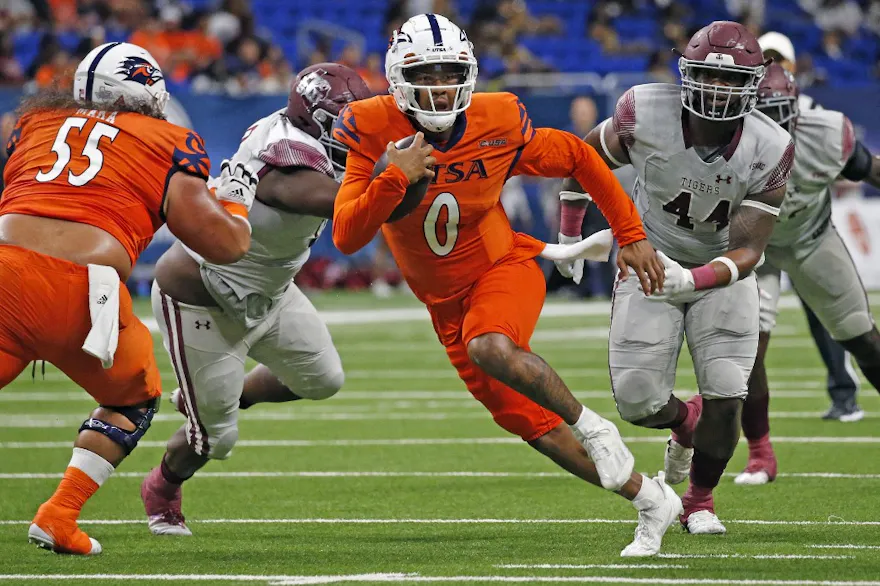 Quarterback Frank Harris #0 of the UTSA Roadrunners runs for a touchdown against Texas Southern Tigers at the Alamodome on September 24, 2022 in San Antonio, Texas.